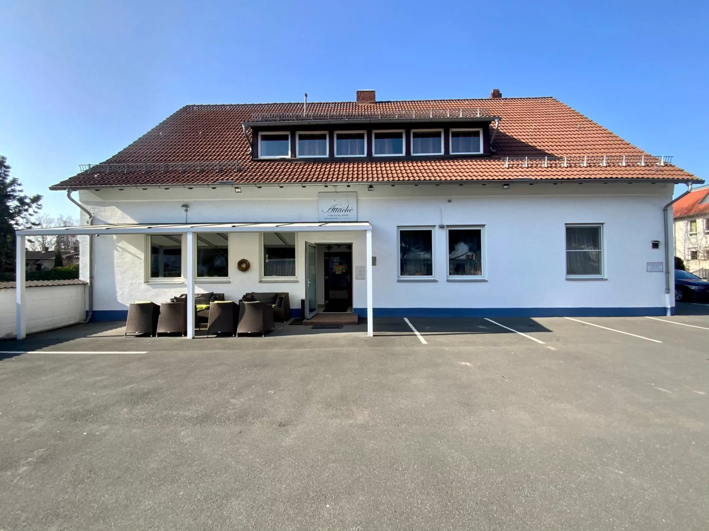 Property building in Hotel Attaché