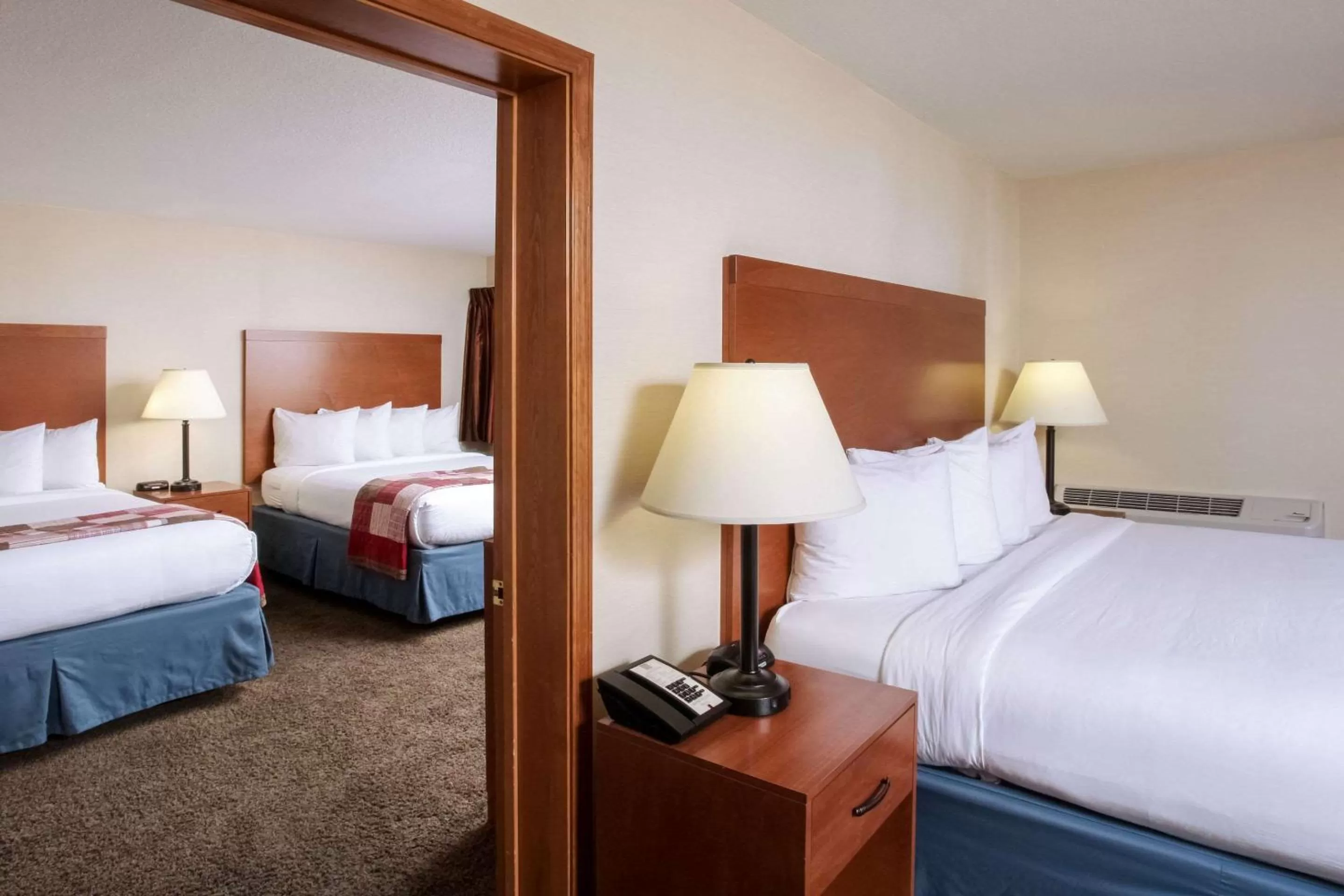 Photo of the whole room, Bed in Quality Inn Oakwood