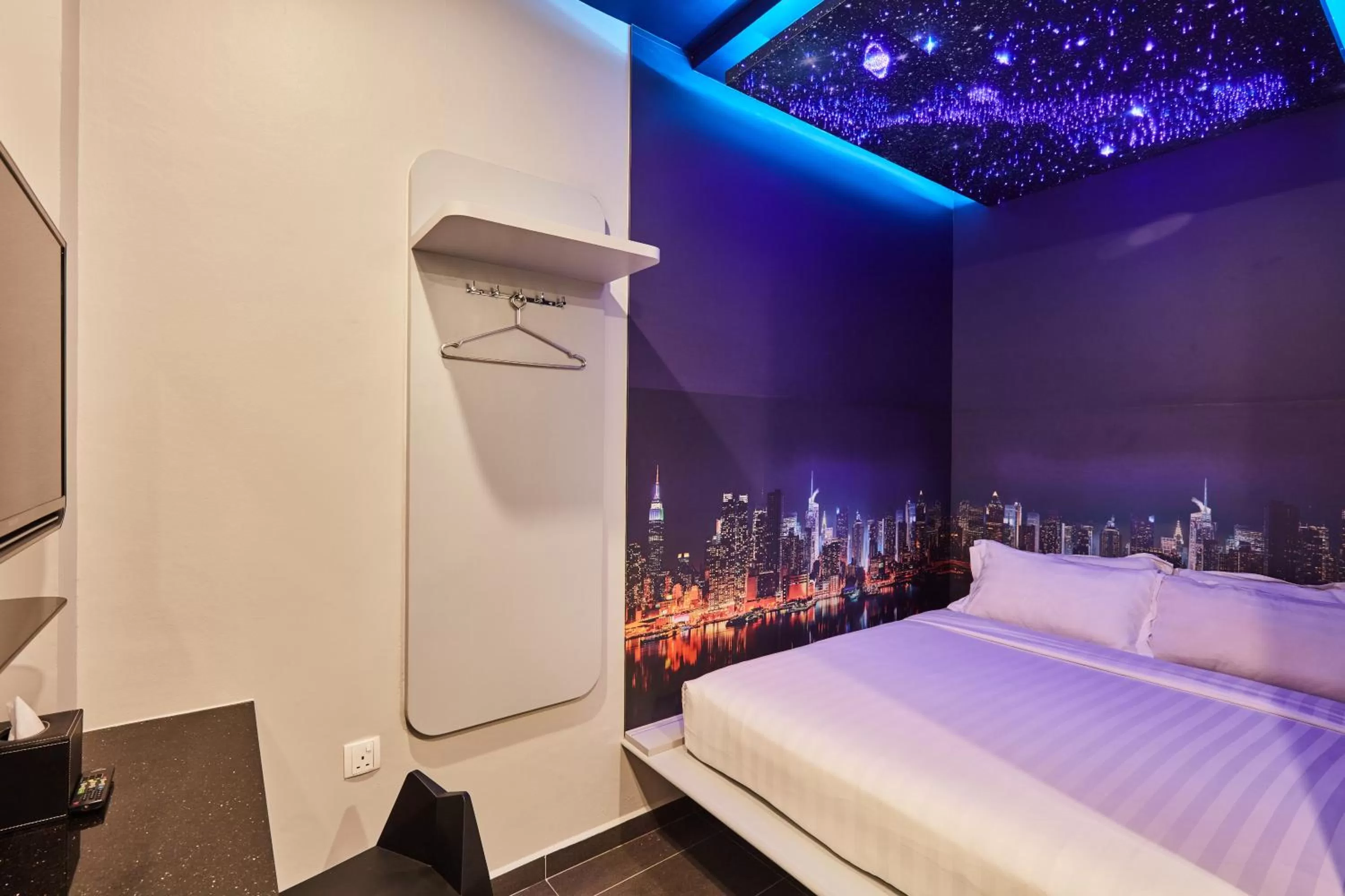 Bedroom, Bed in ibis budget Singapore Bugis