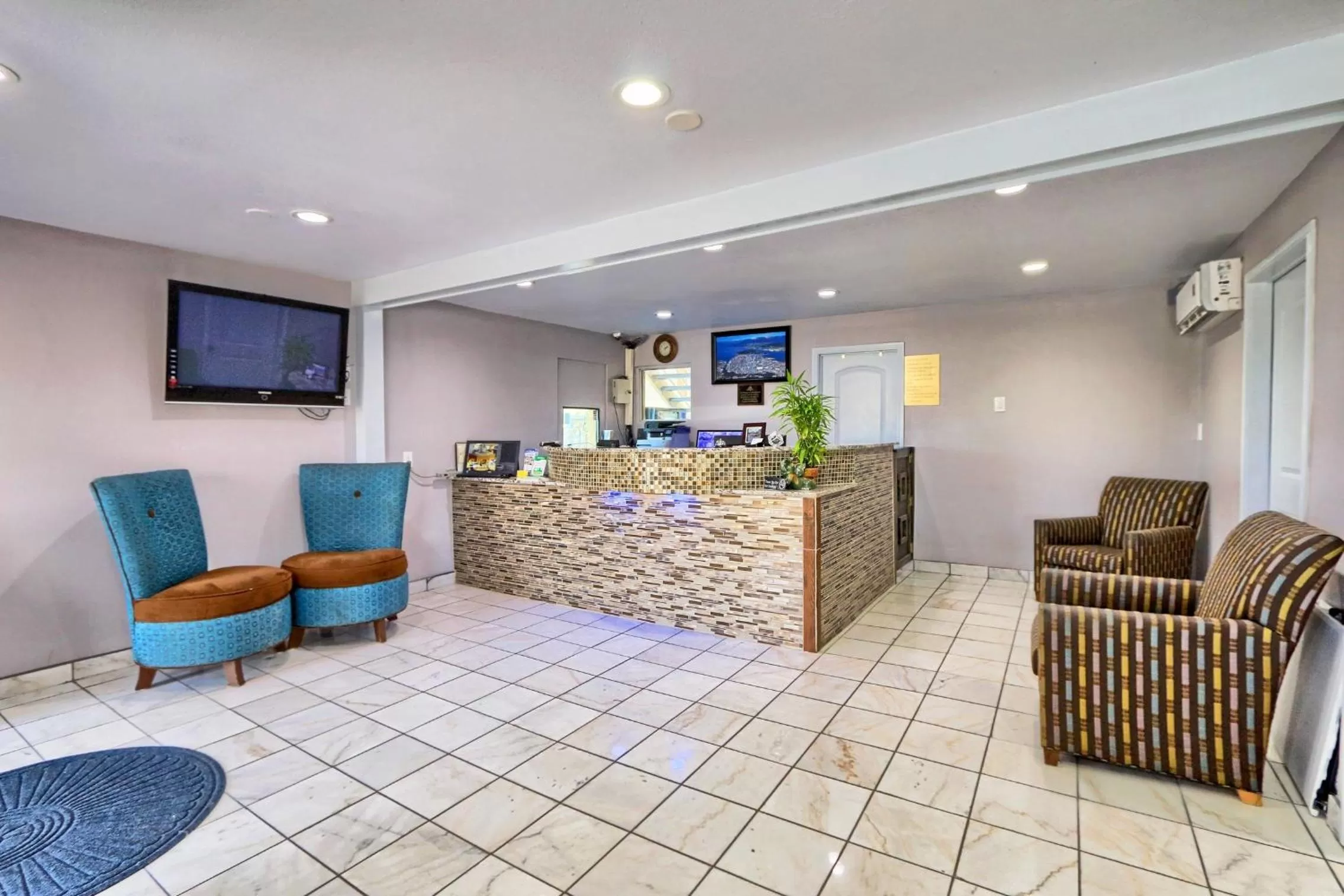 Lobby or reception in Travelodge by Wyndham Austin South