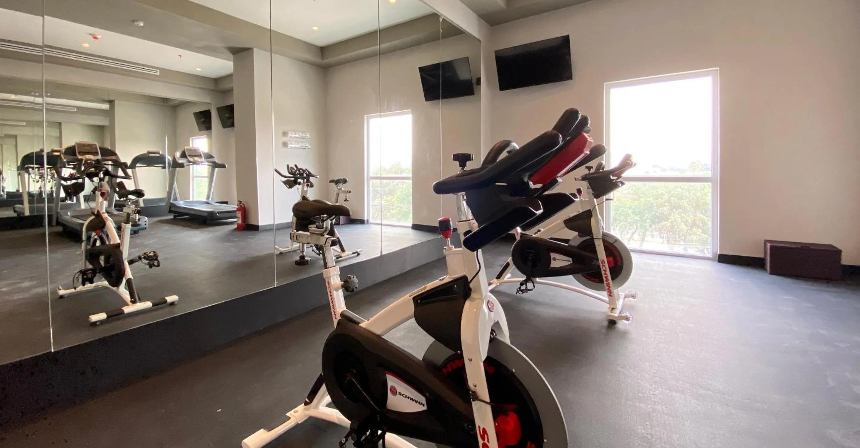 Fitness centre/facilities in Hotel MX mas cuautitlan Izcalli, Trademark by Wyndham