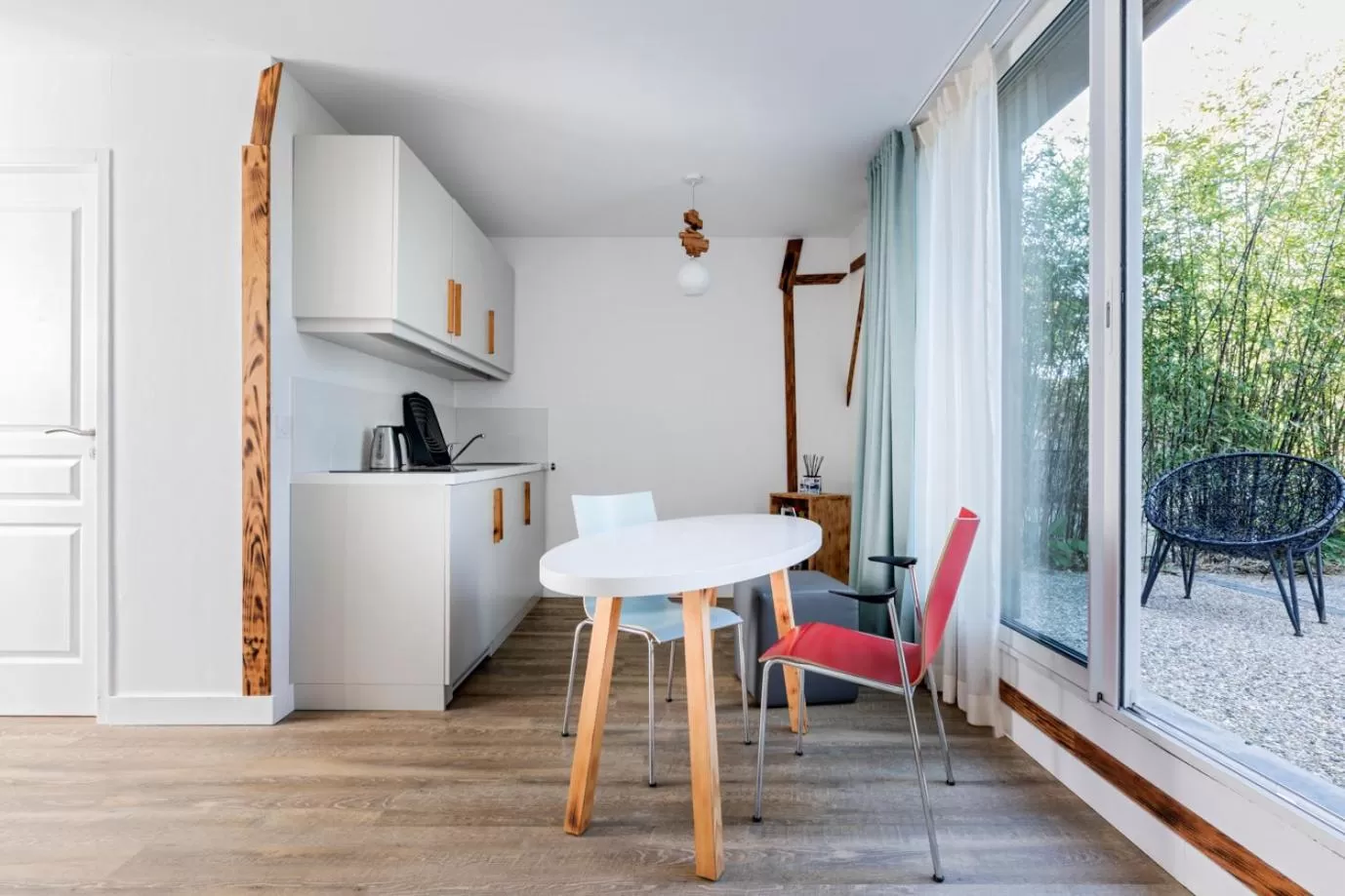 Dining area, Kitchen/Kitchenette in Côté Océan Resort