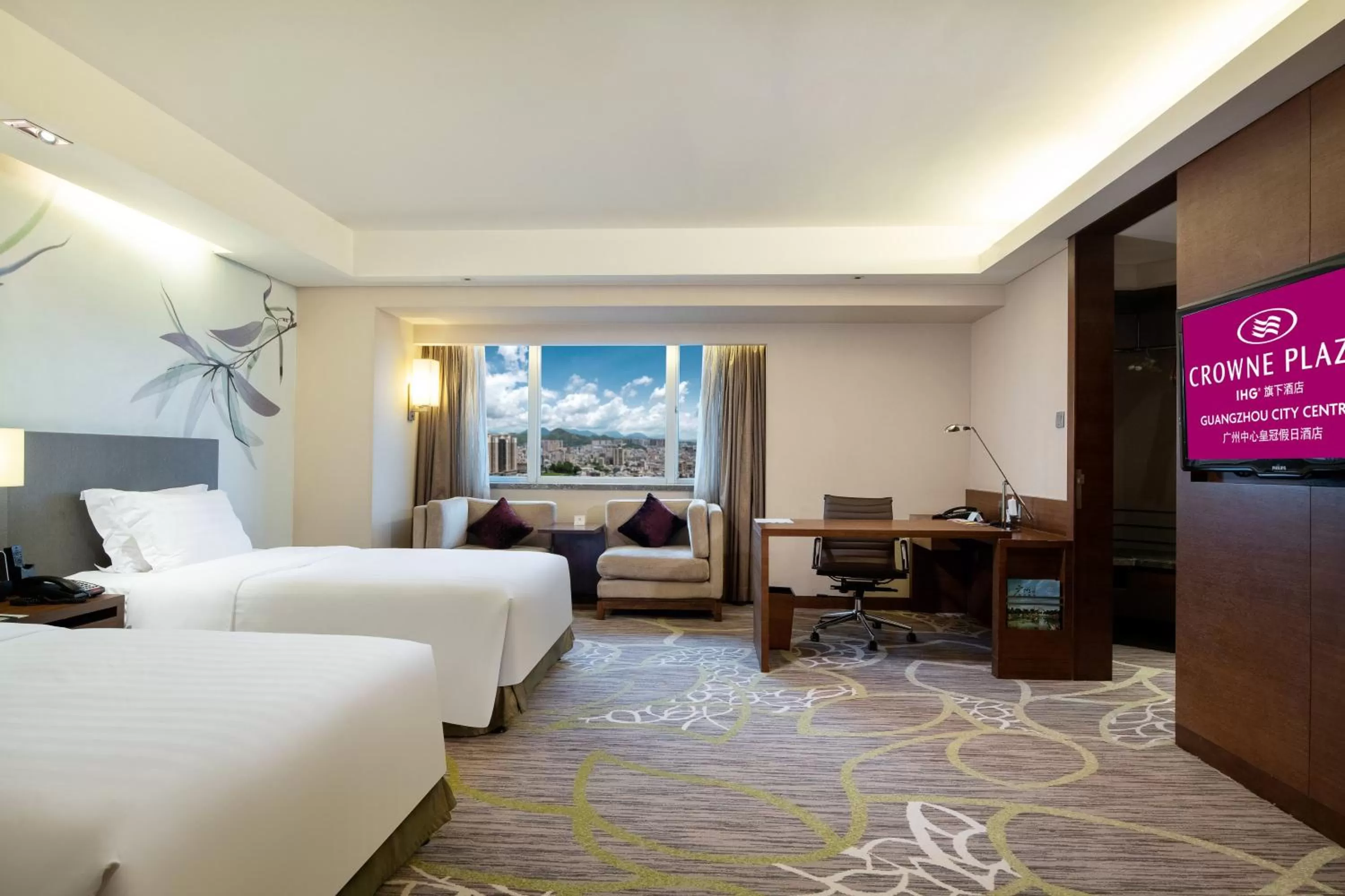 Photo of the whole room in Crowne Plaza Guangzhou City Centre by IHG