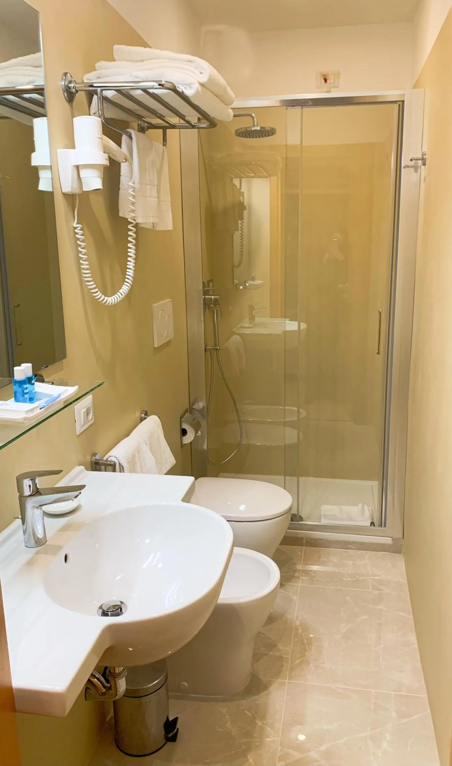 Shower in Flower Garden Hotel