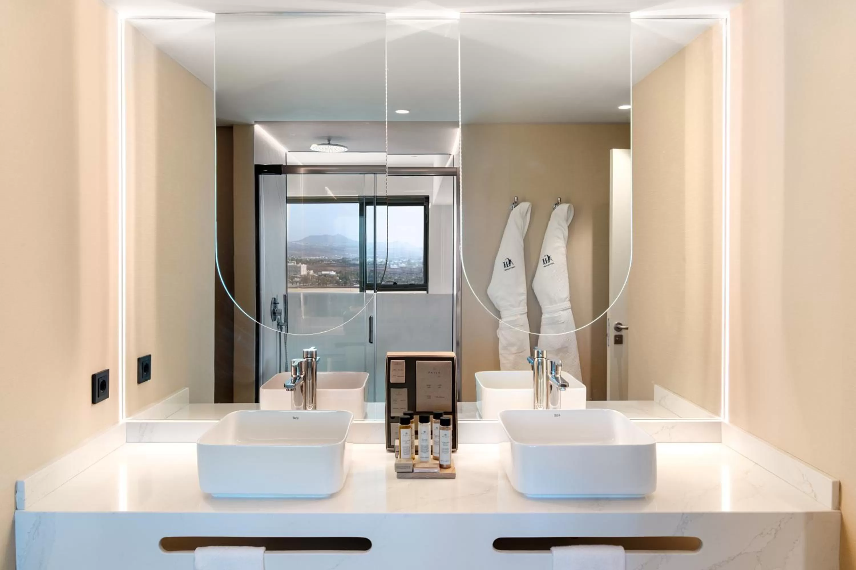 Bathroom in Arrecife Gran Hotel & Spa