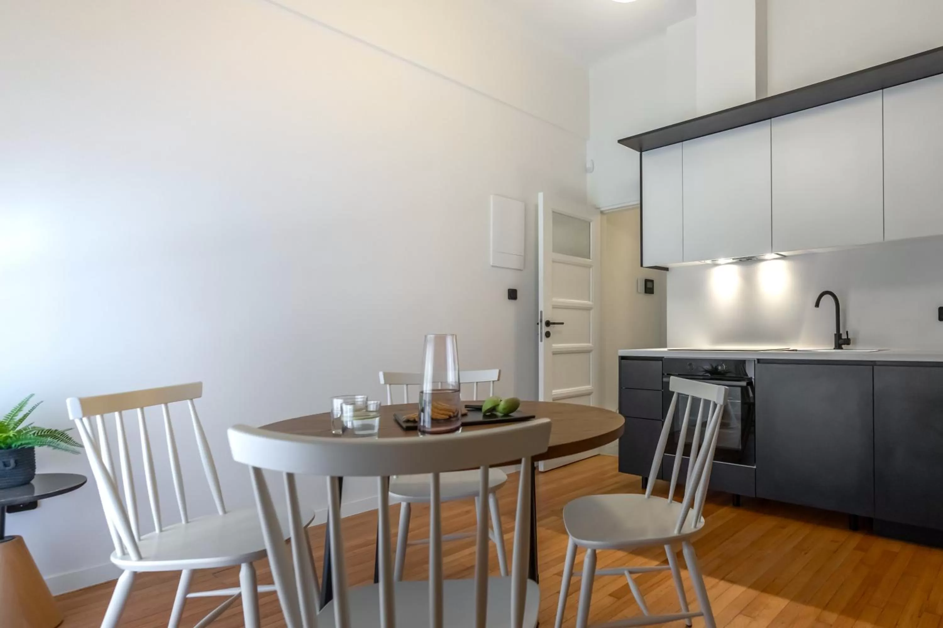 Kitchen or kitchenette, Dining Area in ZOIA The Met by UPSTREET