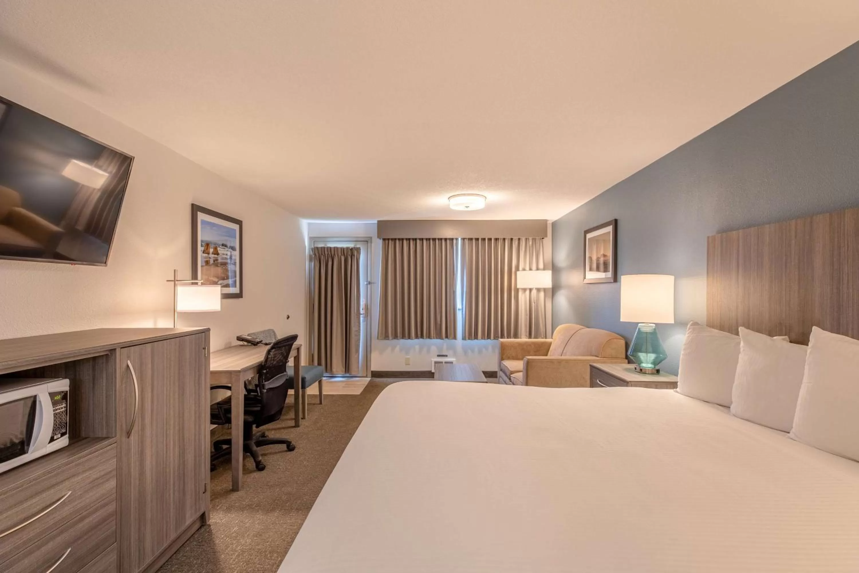 Photo of the whole room, Bed in Best Western Inn at Face Rock