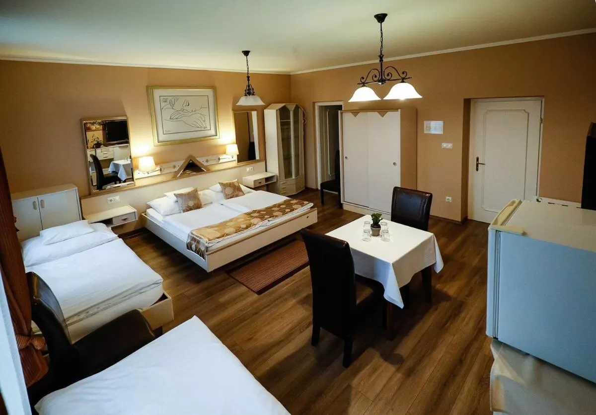 Bed in Gőzmalom Étterem és Panzió