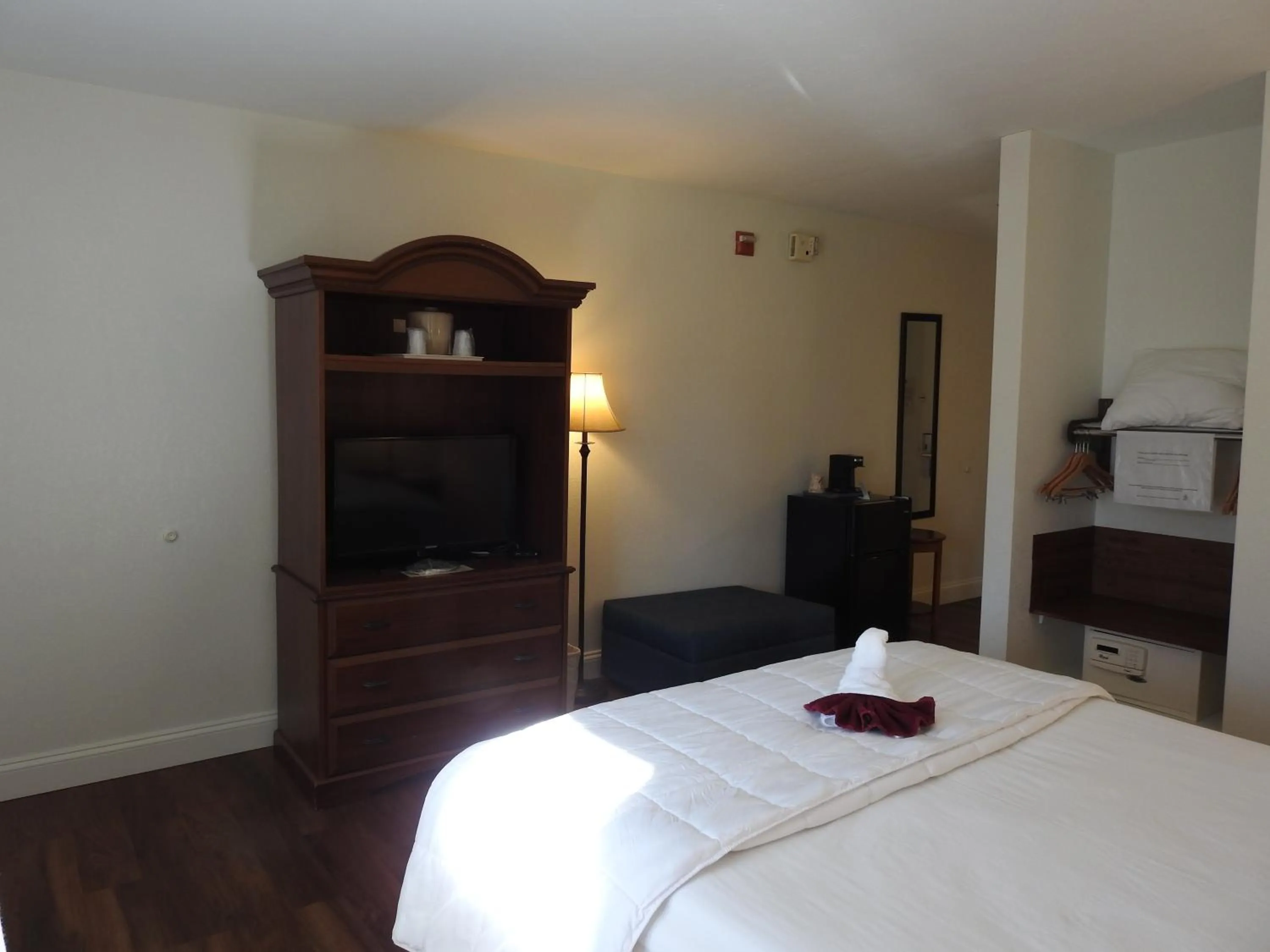 Photo of the whole room, Bed in Inn at Cemetery Hill