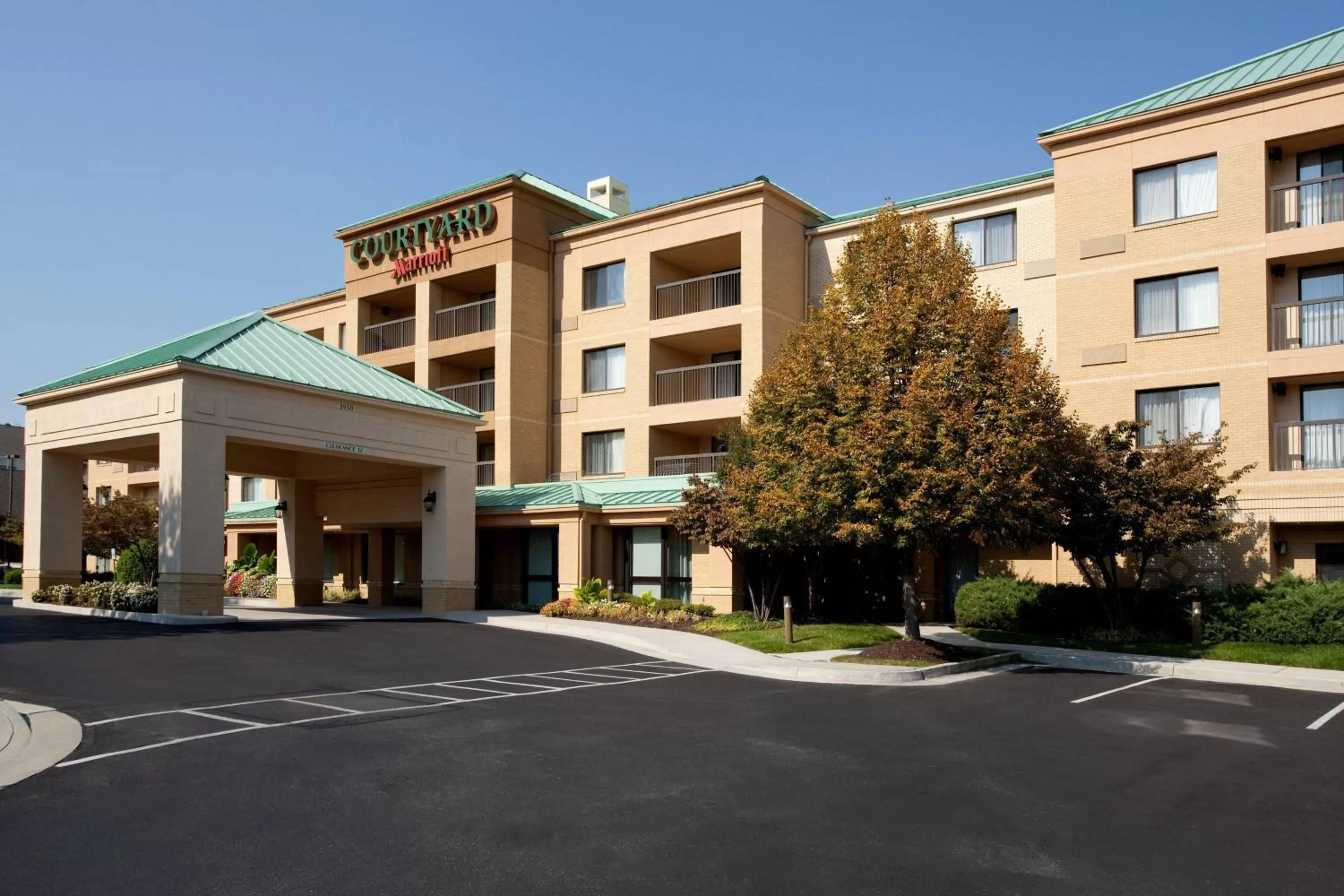 Property building in Courtyard by Marriott Richmond Northwest