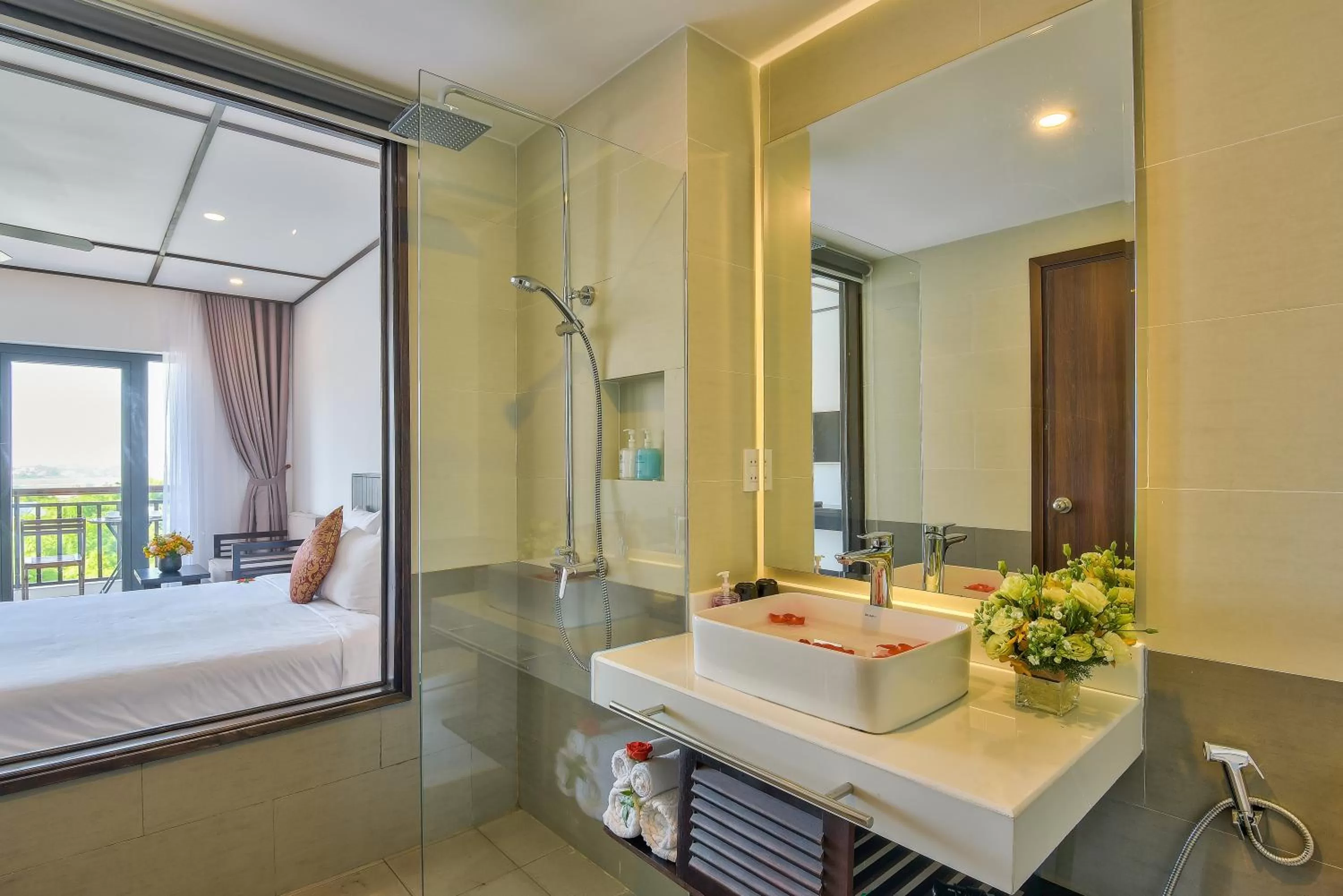 Deluxe Double Room with Balcony and City View in Golden Pearl Hoi An Hotel