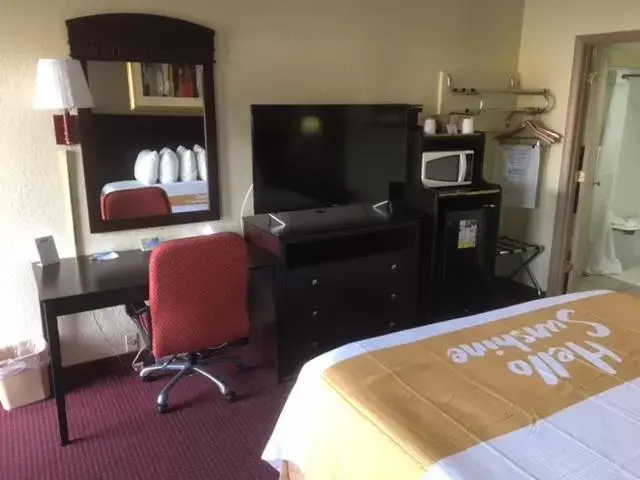 King Room - Disability Access/Non-Smoking in Days Inn by Wyndham Paintsville King Room - Disability Access/Non-Smoking in Days Inn by Wyndham Paintsville