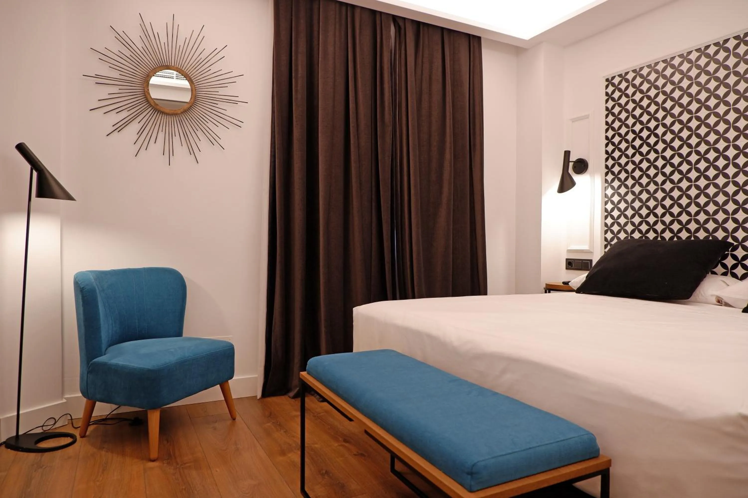 Photo of the whole room, Bed in Hotel Colón Plaza