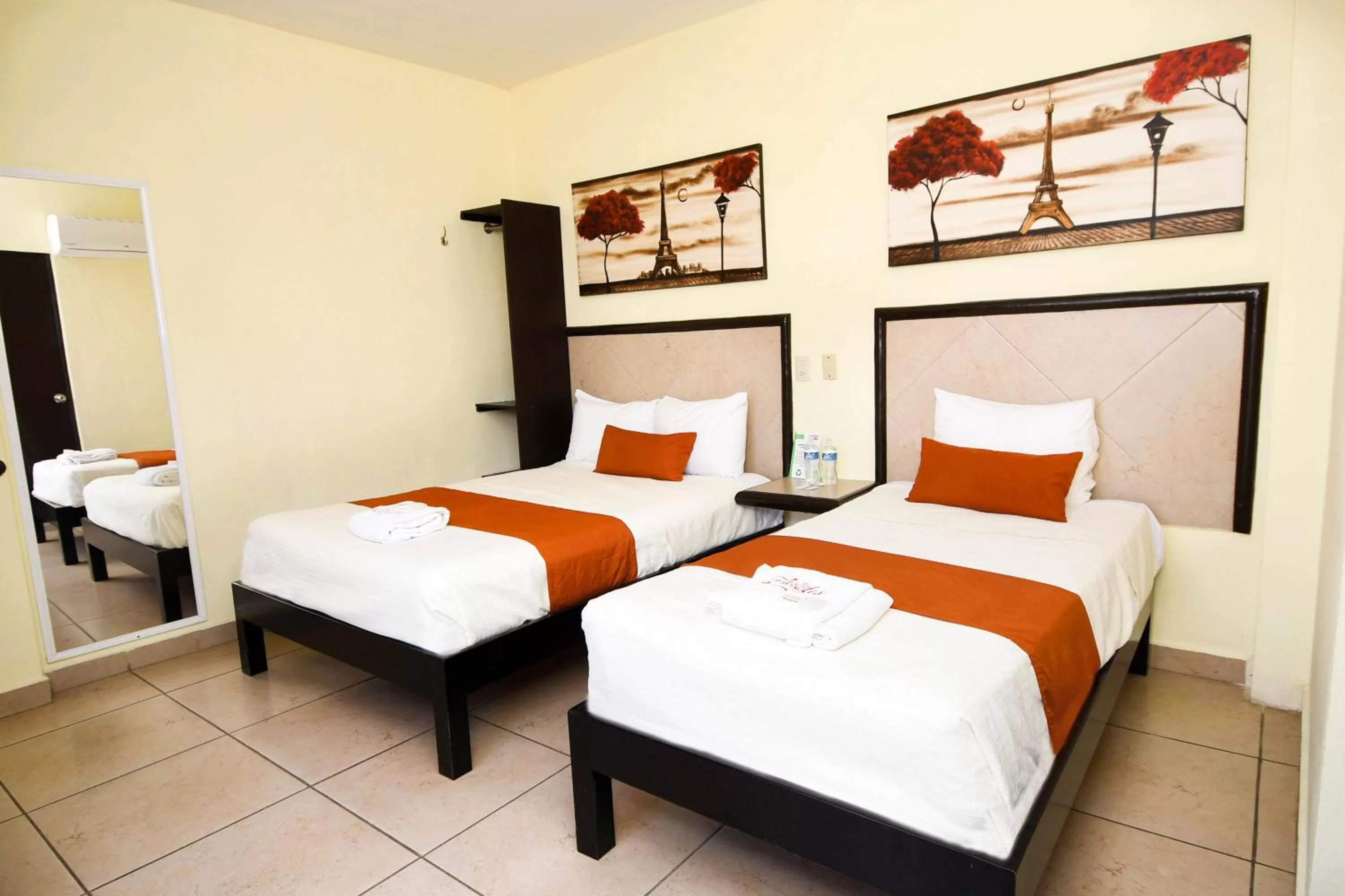 Photo of the whole room, Bed in Hotel los faroles