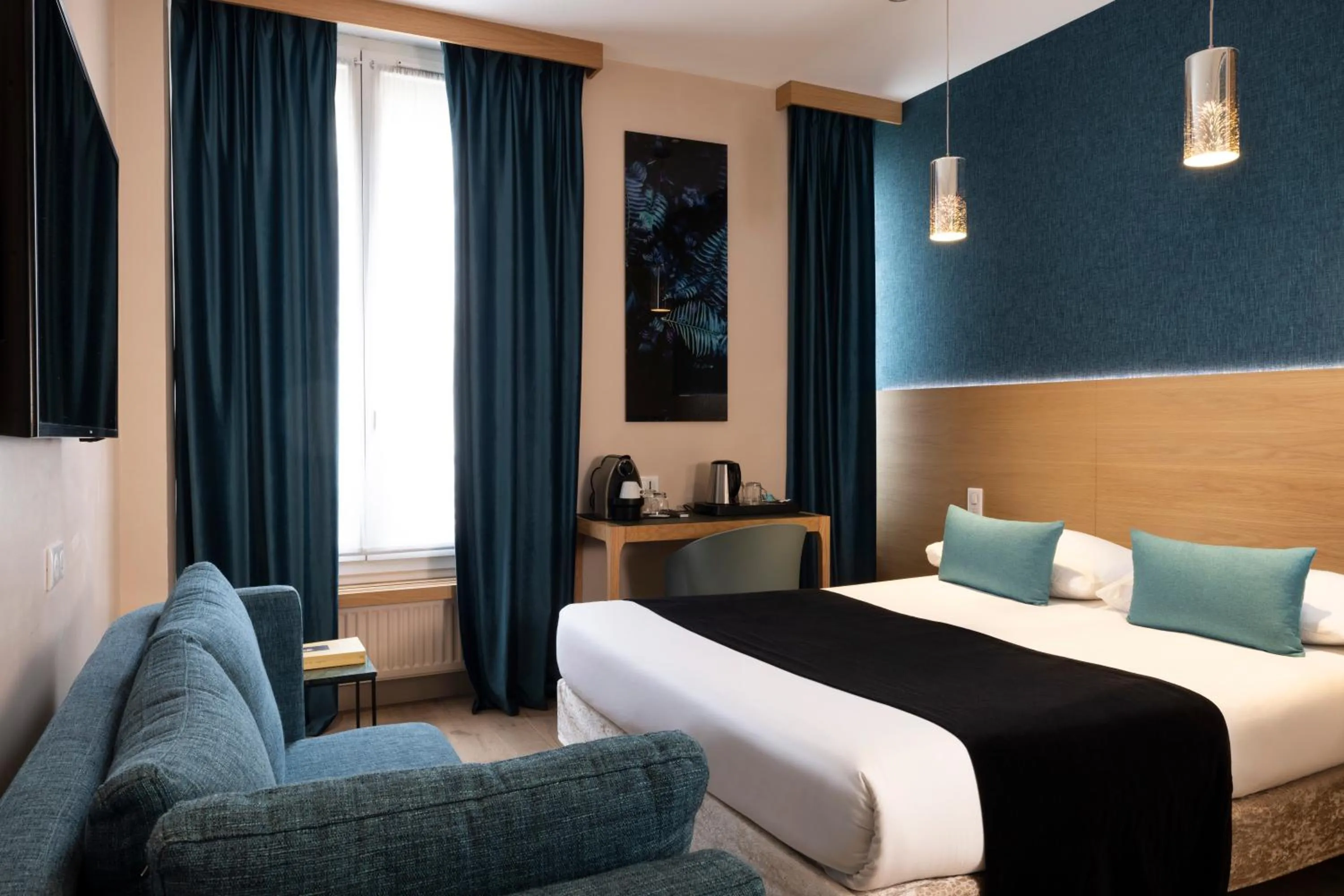 Bedroom, Bed in Hôtel Elixir