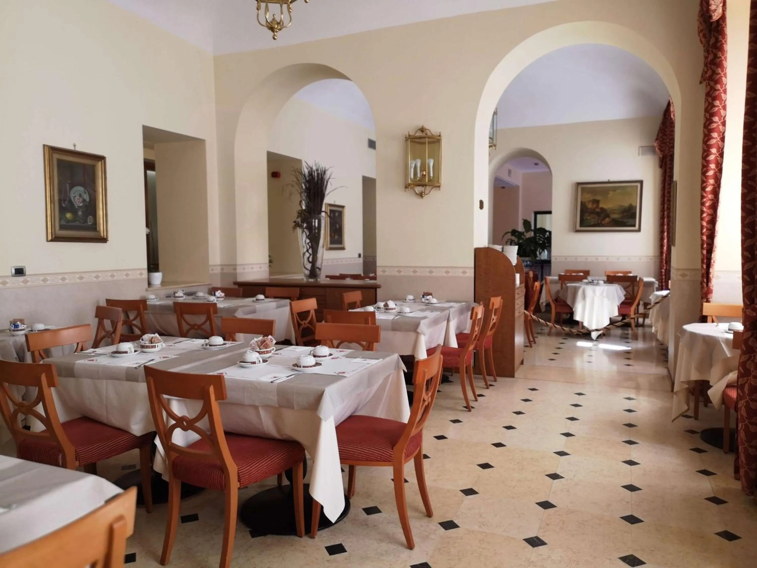 Restaurant/places to eat in Best Western Hotel Genio