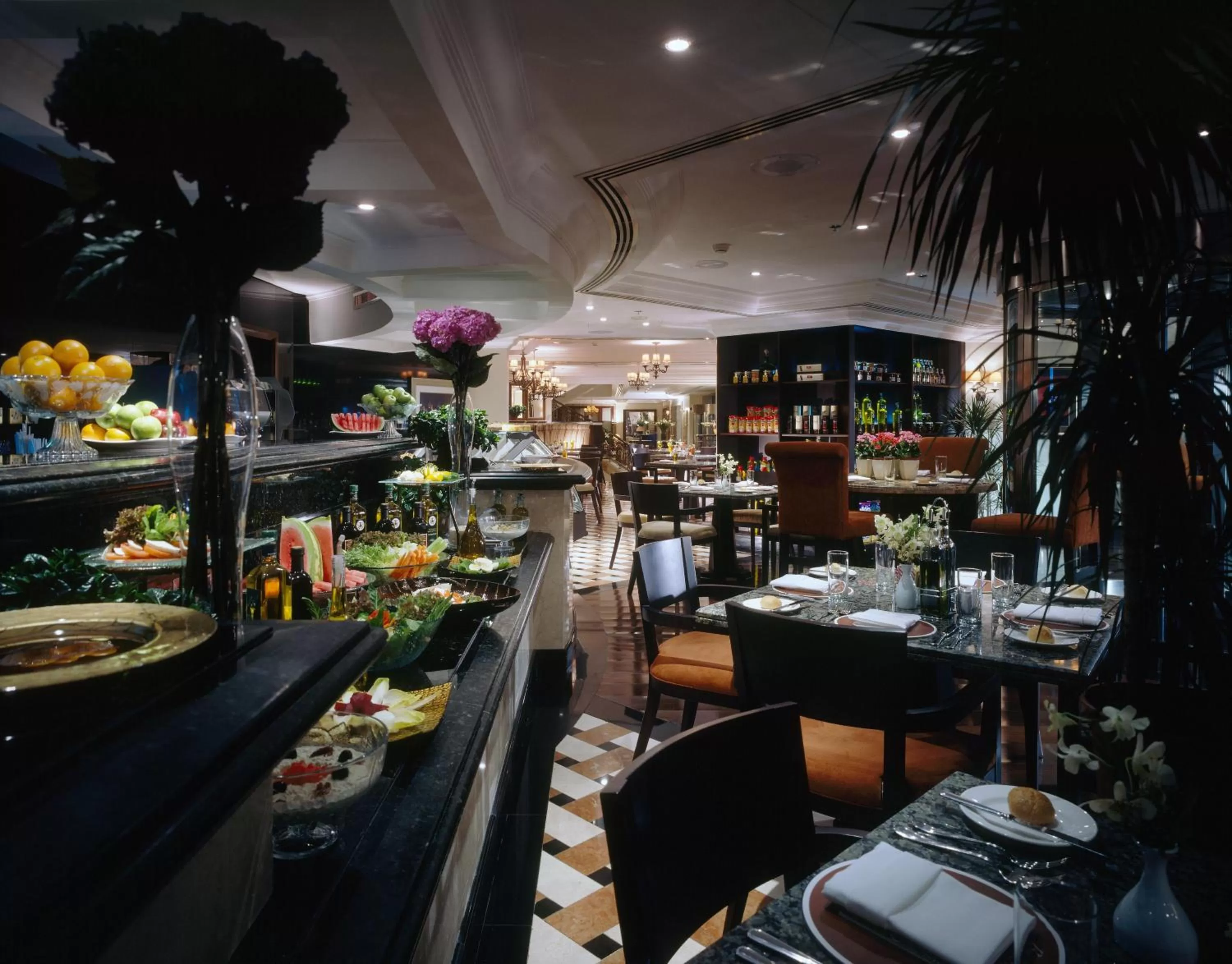 Restaurant/places to eat in Sheraton Khalidiya Hotel