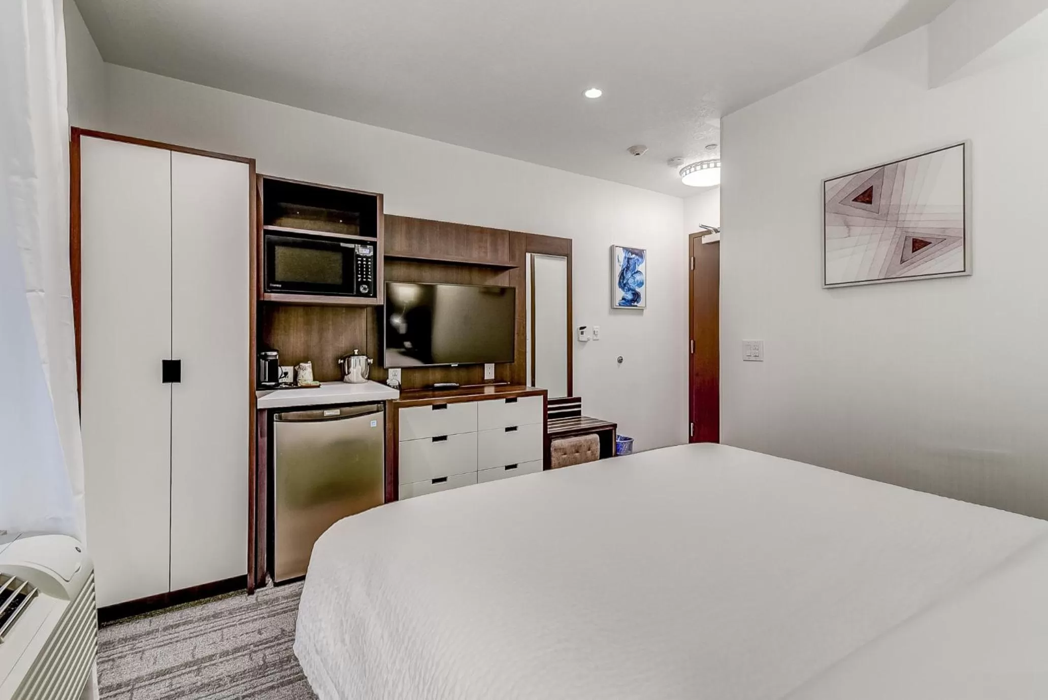 Photo of the whole room, Bed in EST Hotel