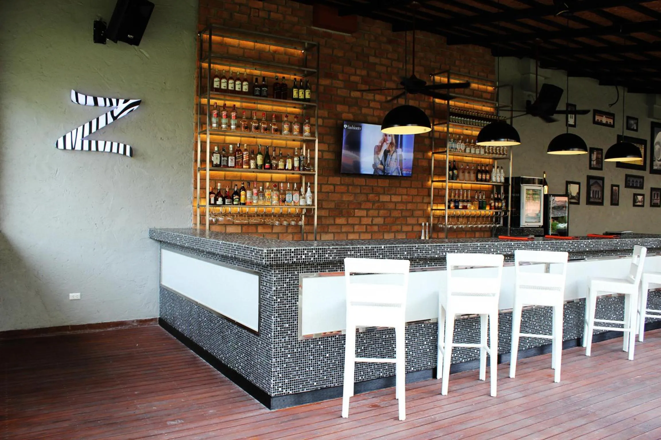 Lounge or bar in Kata Sea Breeze Resort - SHA Plus