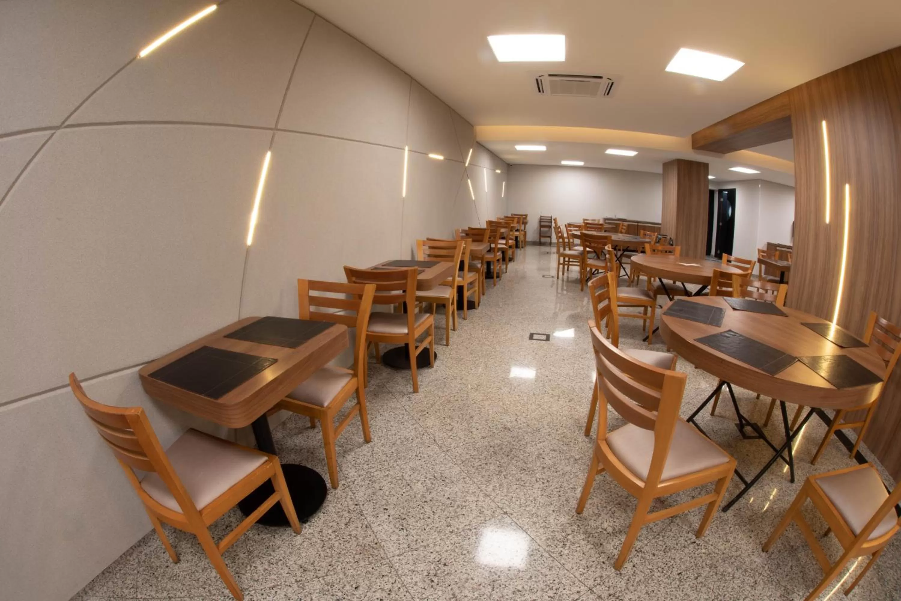 Restaurant/places to eat in Summit Hotel Monaco