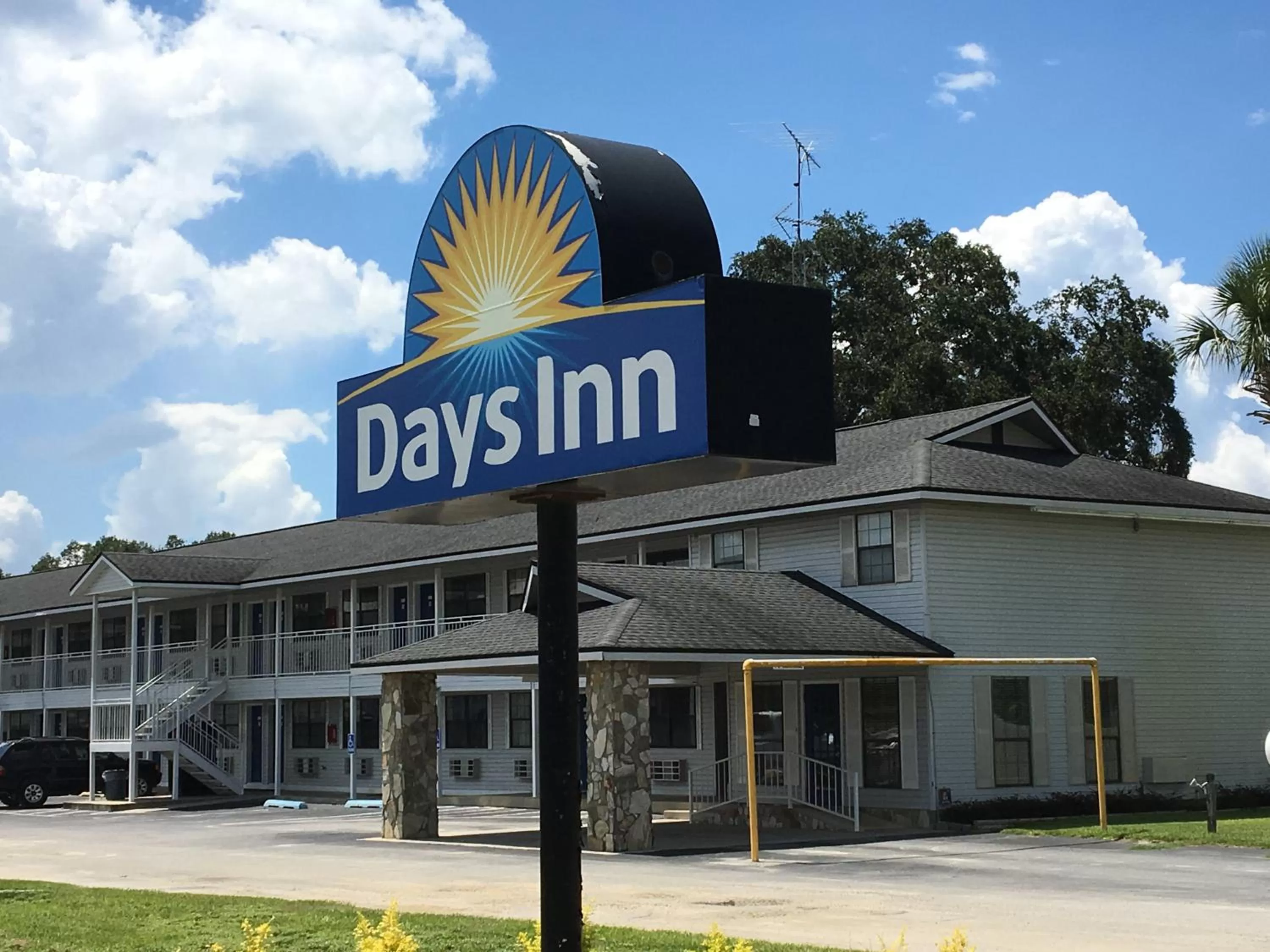 Facade/entrance in Days Inn by Wyndham Madison