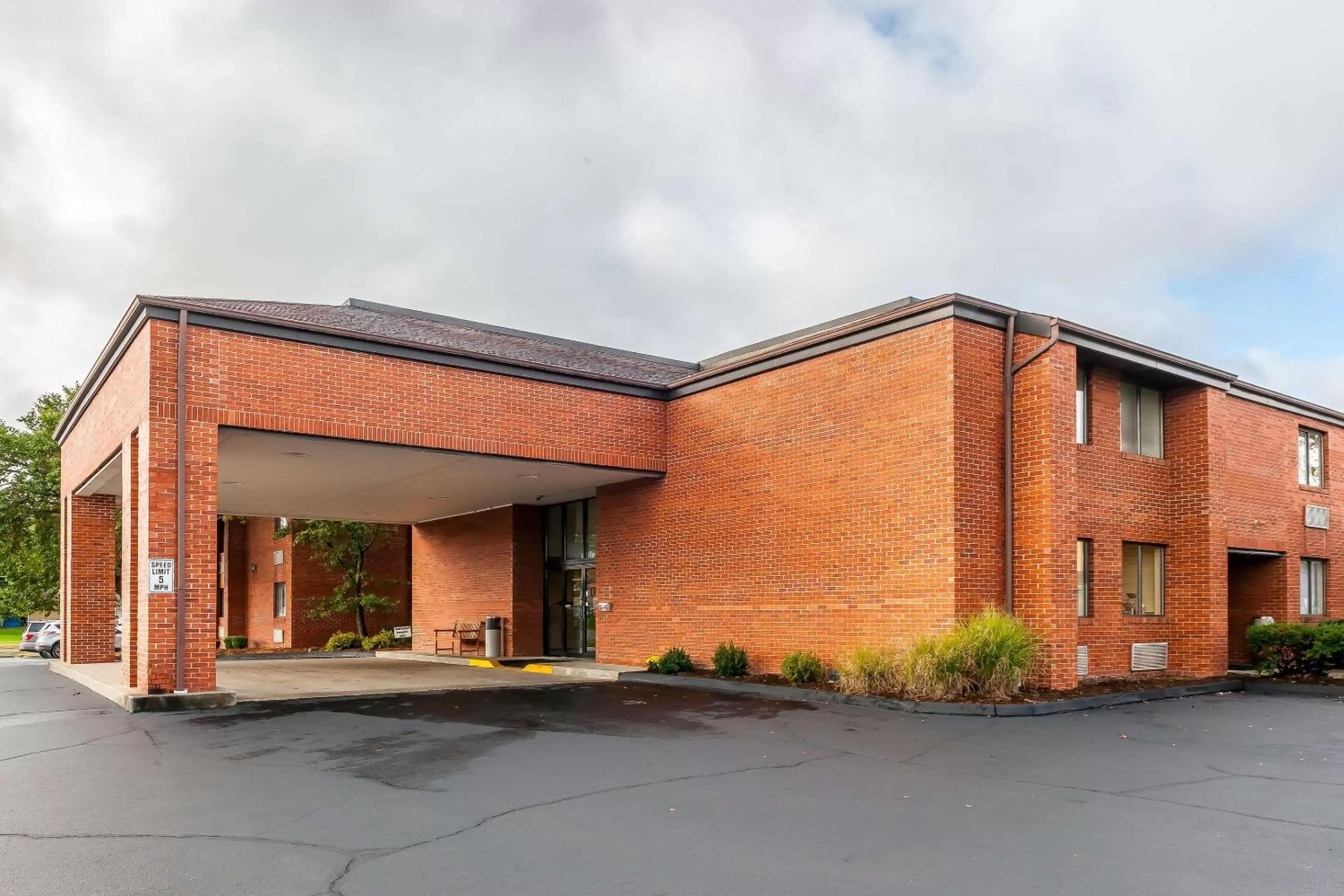 Property building in Quality Inn Jackson