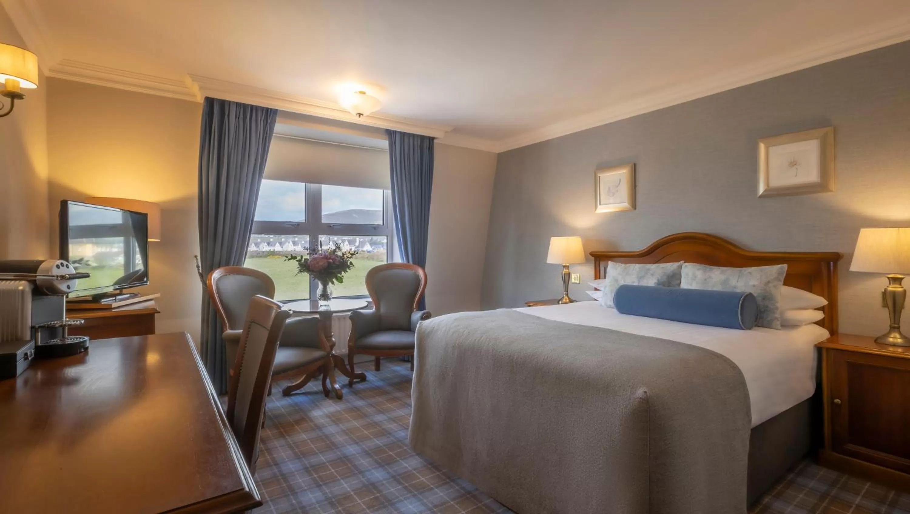 Photo of the whole room, Bed in Dingle Skellig Hotel