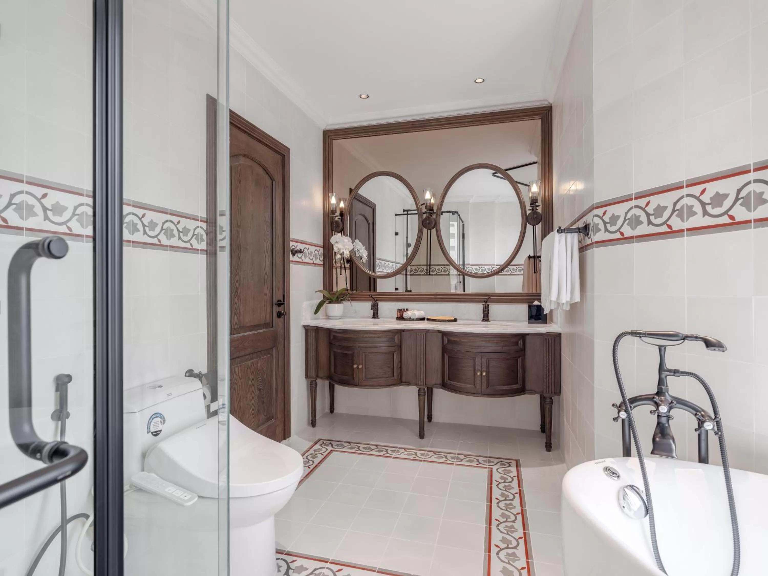 Bathroom in De Syloia Hotel