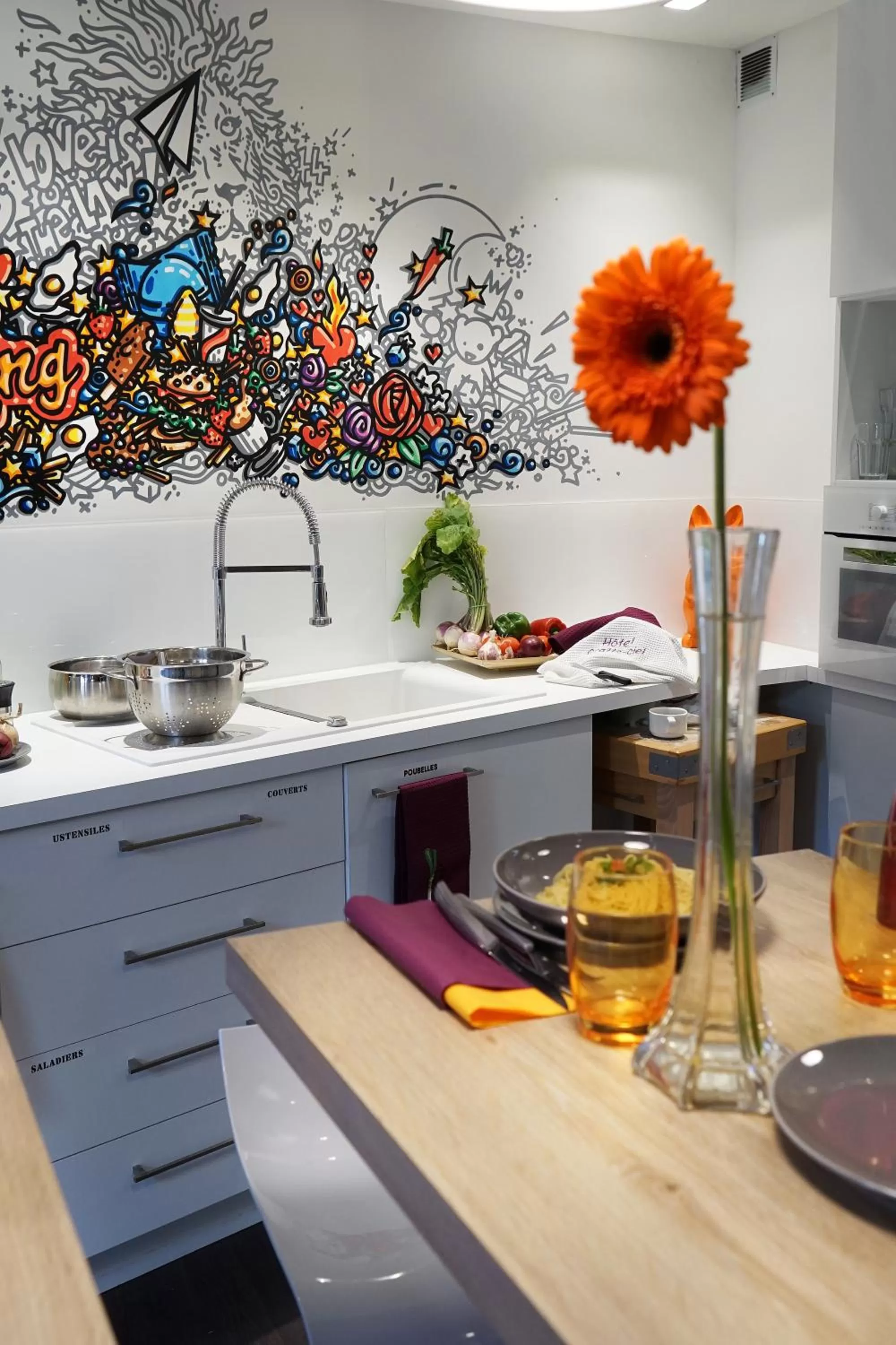 Kitchen or kitchenette in Hotel Gratte-Ciel Ariana