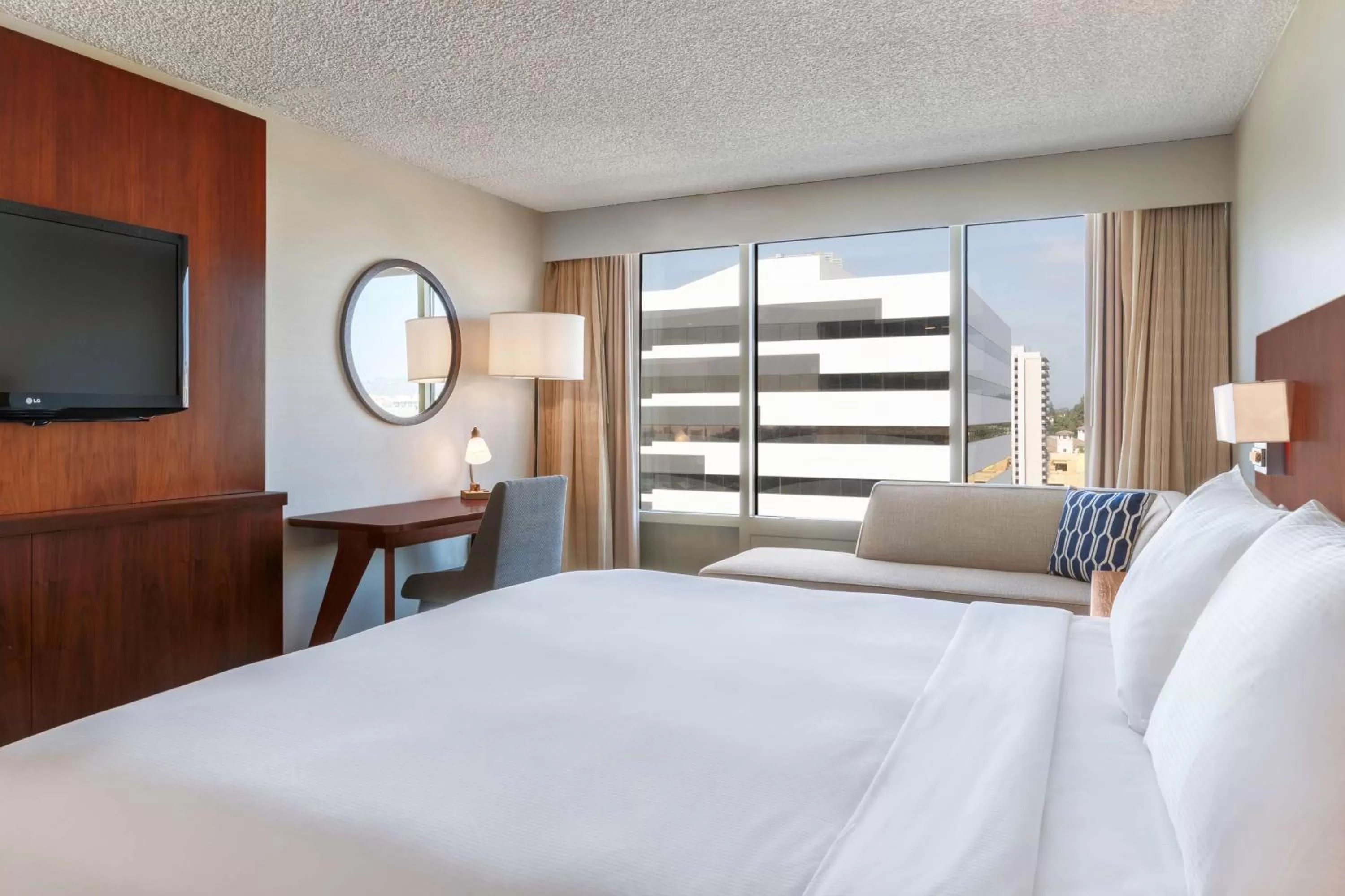 Bedroom, Bed in Hilton Pasadena