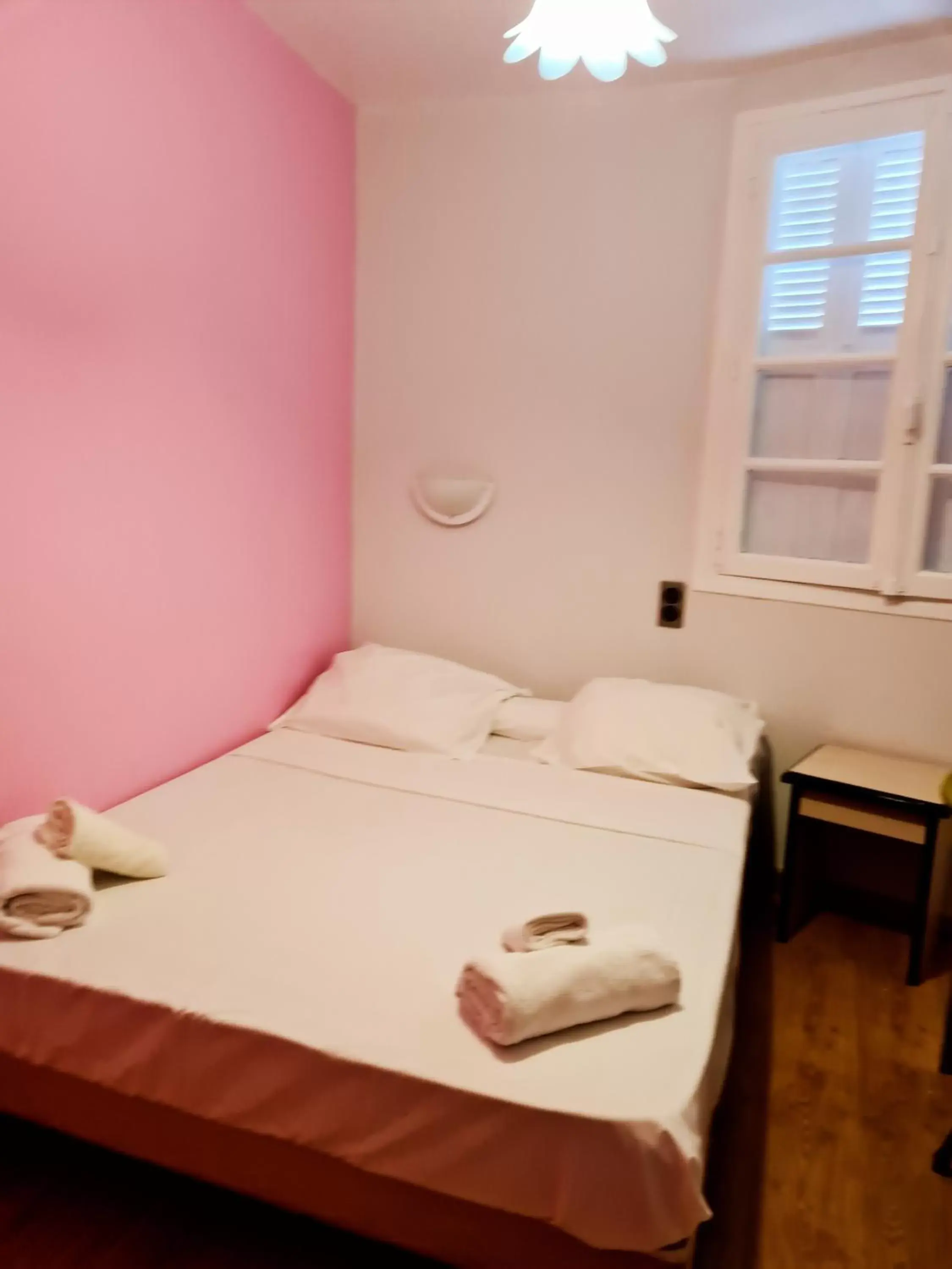 Double Room in Hôtel Le Milan Double Room in Hôtel Le Milan