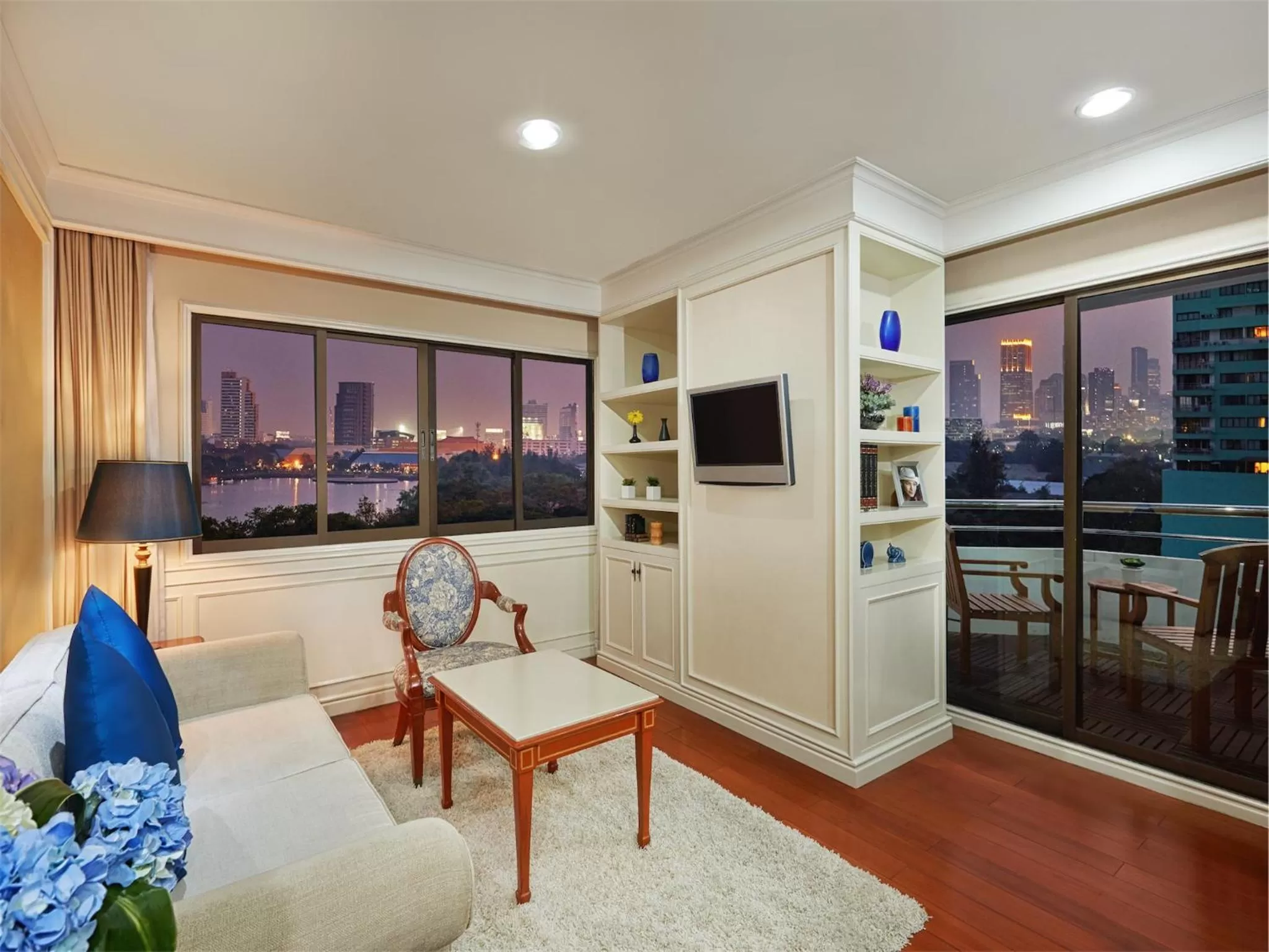 One Bedroom Balcony Suite Lake View in Centre Point Sukhumvit 10