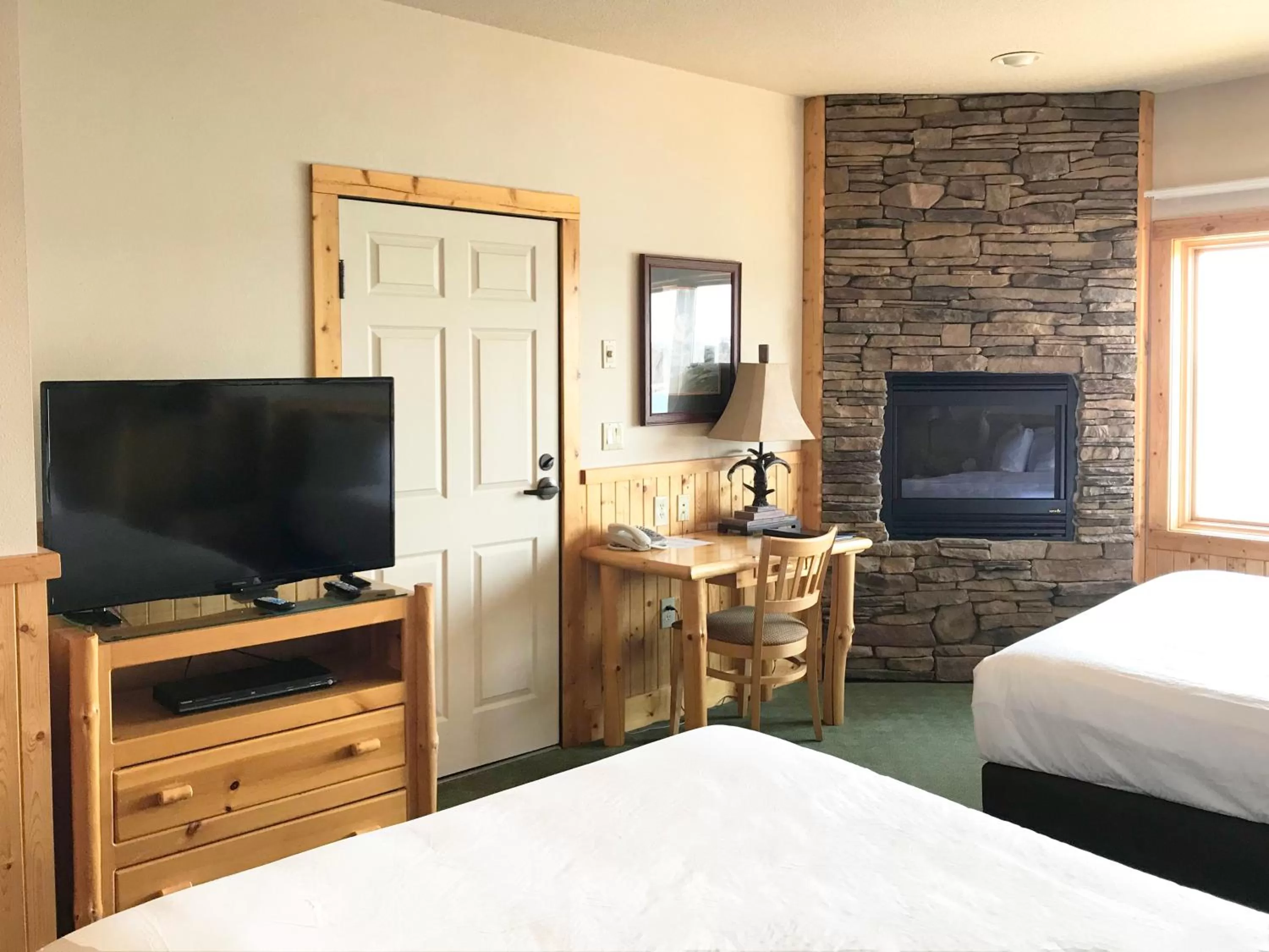 Queen Room in Superior Shores Resort