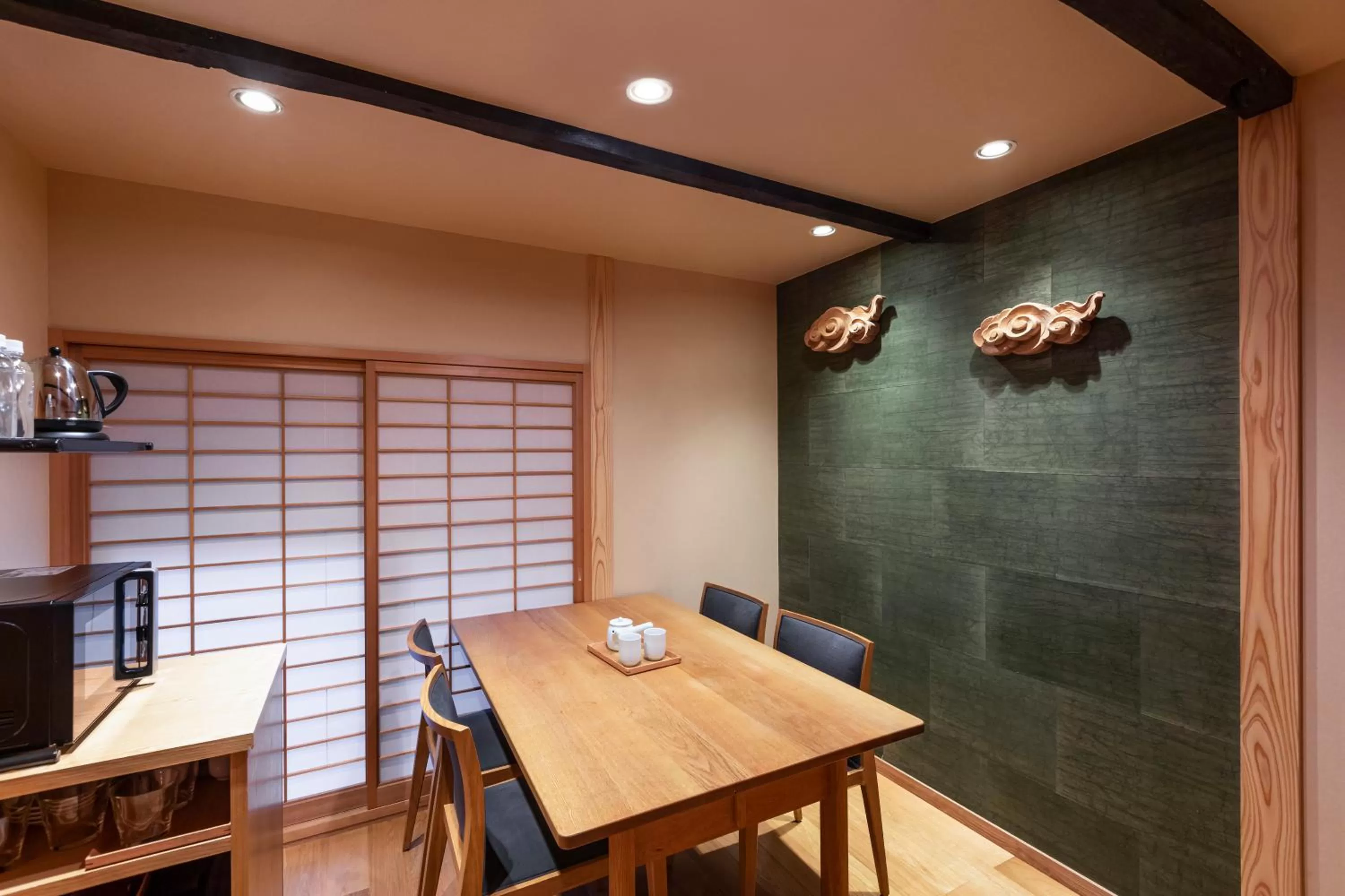 Photo of the whole room in Rinn Machiya Kuon