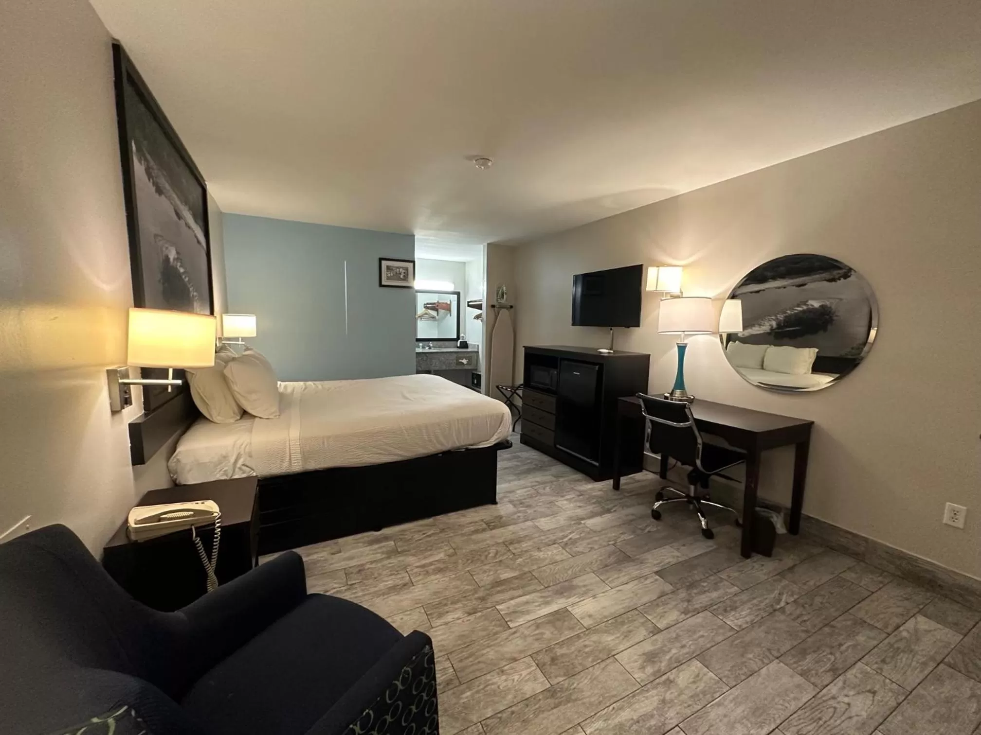 Photo of the whole room, Bed in Super 8 by Wyndham Ocean Springs Biloxi