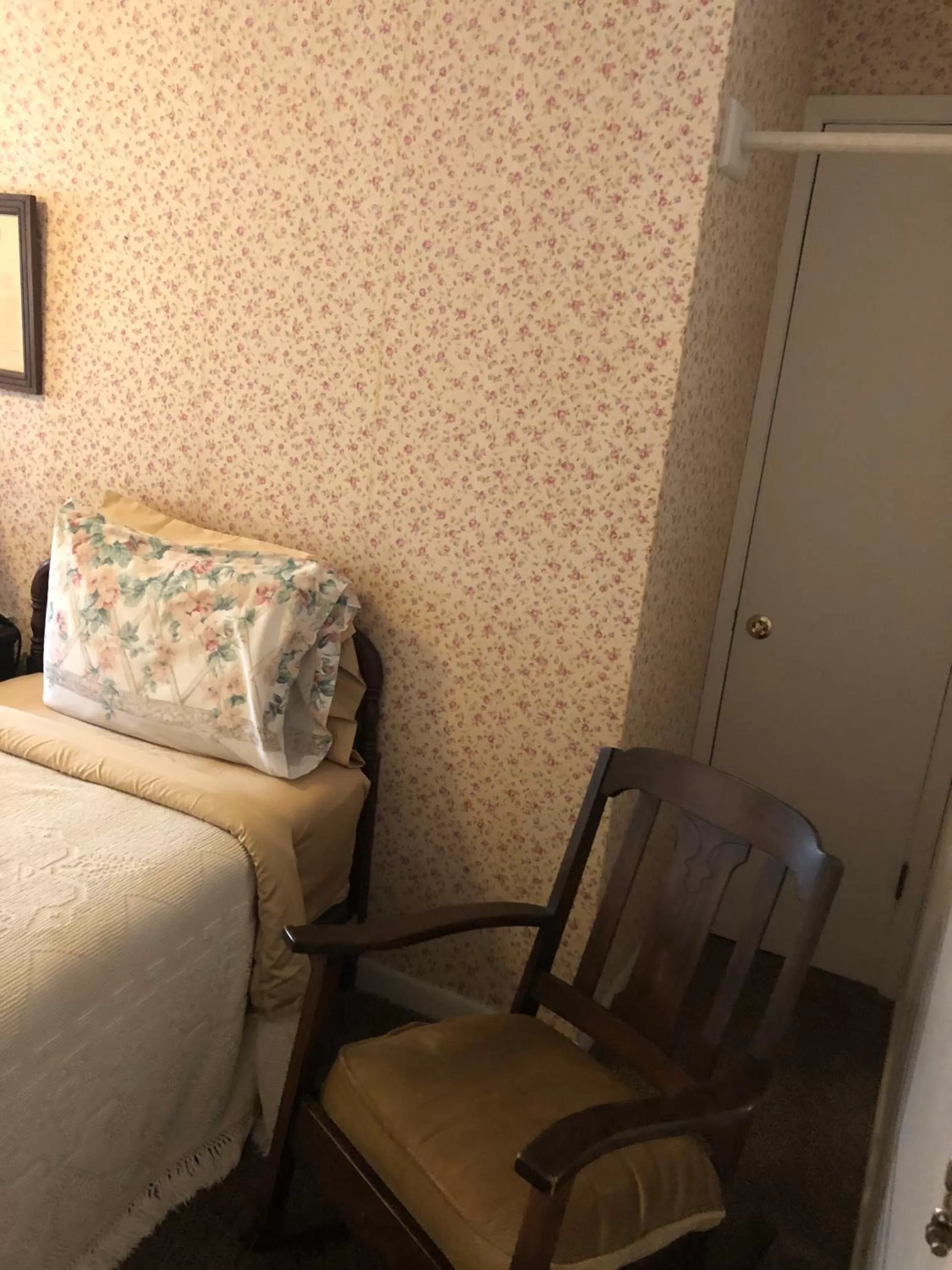 Bed in The Courtland Hotel & Spa