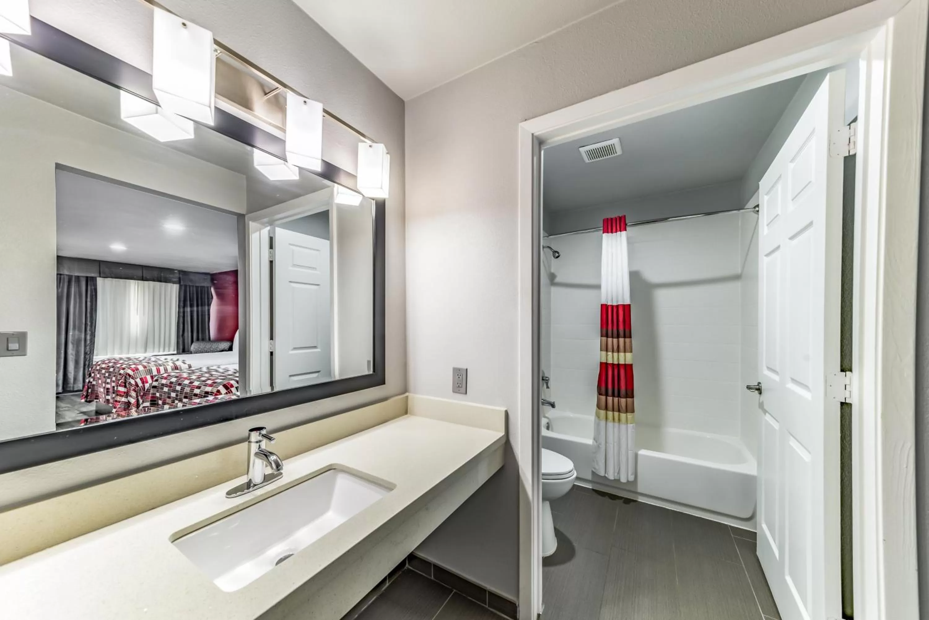 Bathroom in Red Roof Inn Dallas - Mesquite Fair Park NE