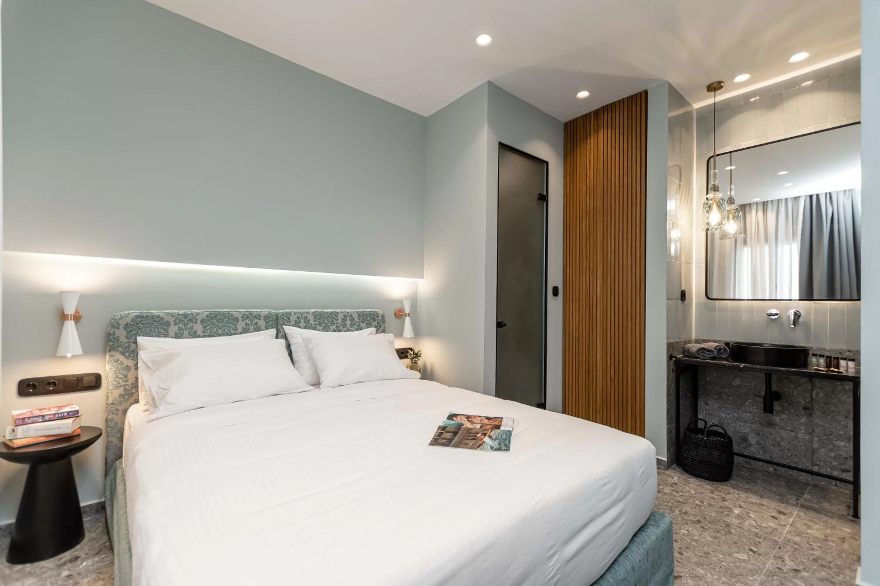 Photo of the whole room, Bed in Argo Boutique Hotel