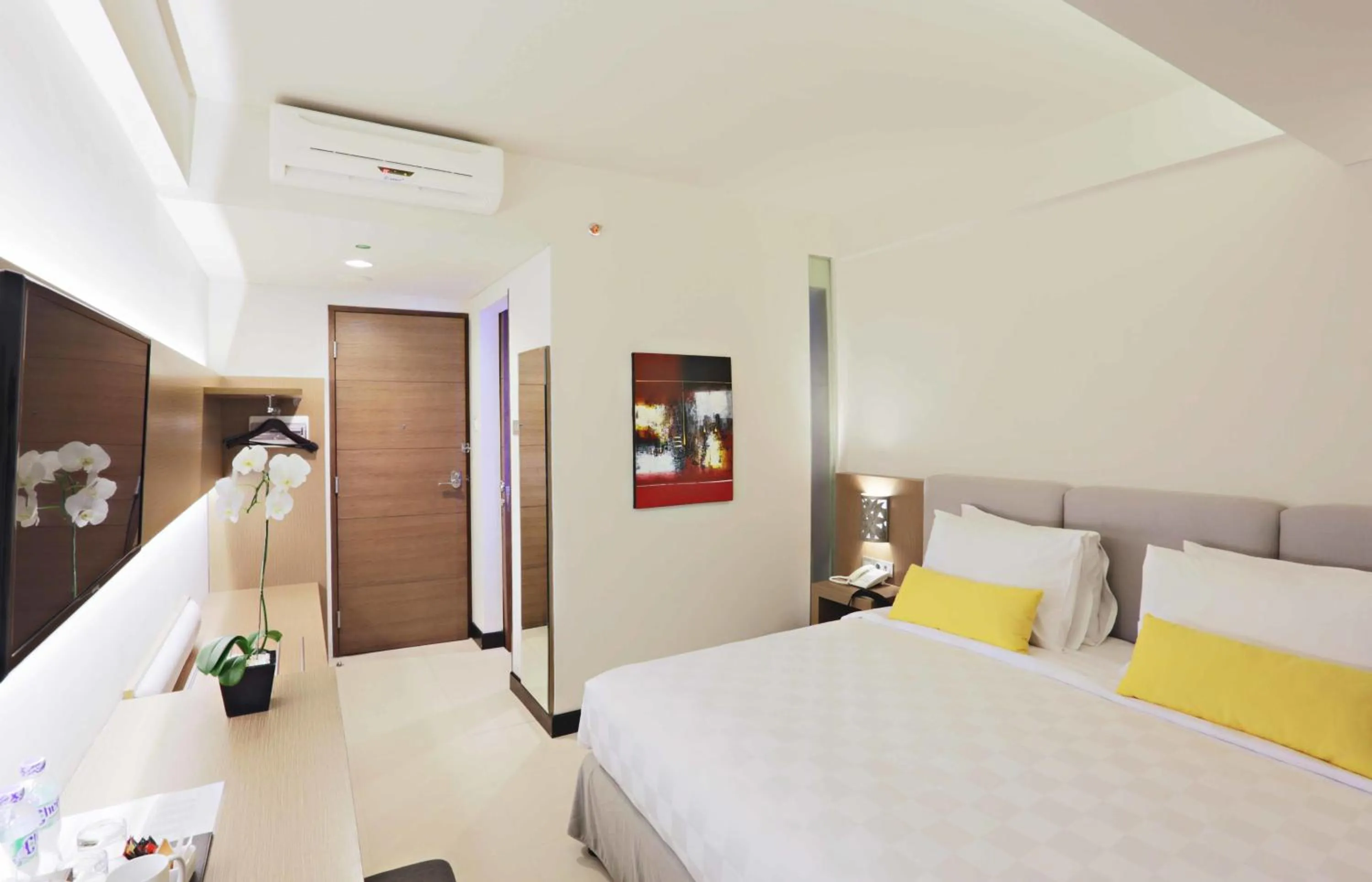 Bedroom, Bed in Euphoria Hotel