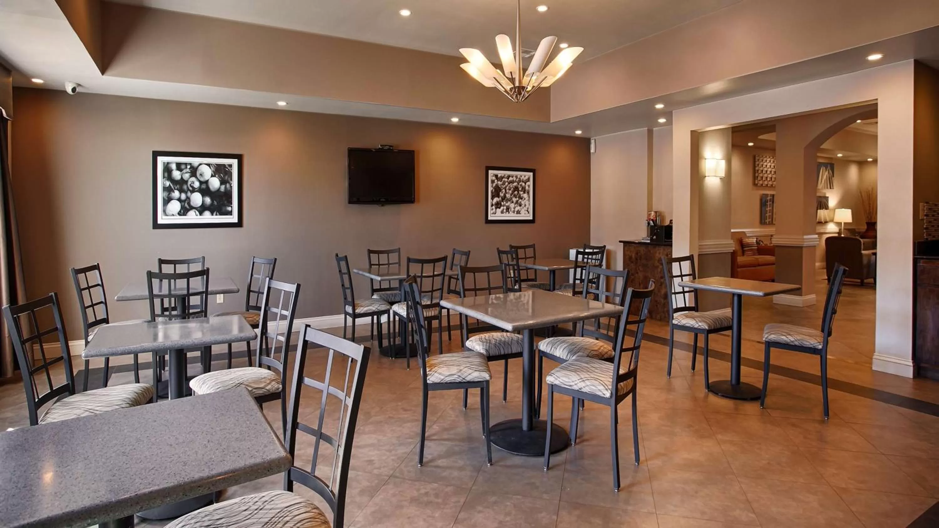 Breakfast in Best Western Abbeville Inn and Suites