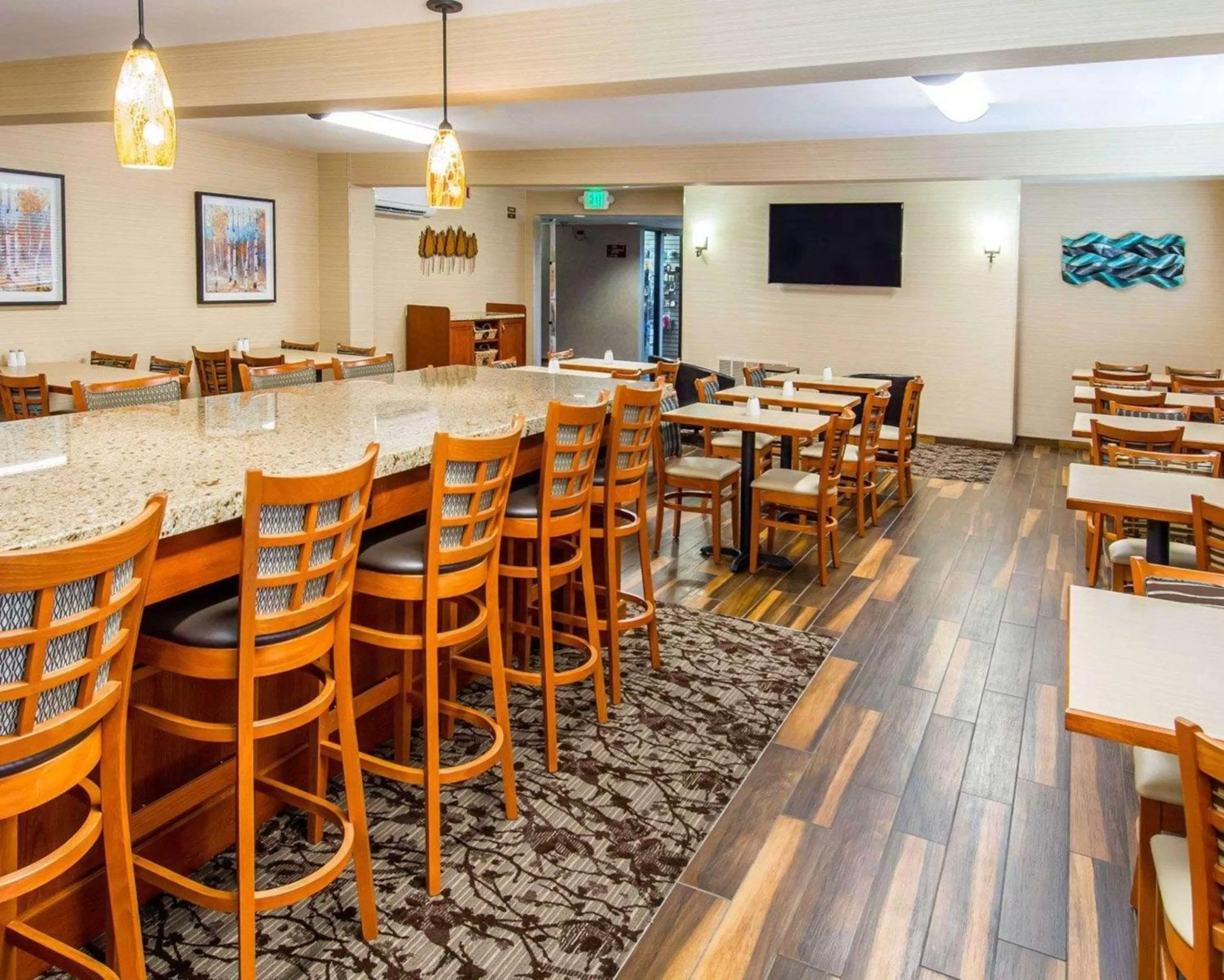 Restaurant/places to eat in Quality Inn Oakwood