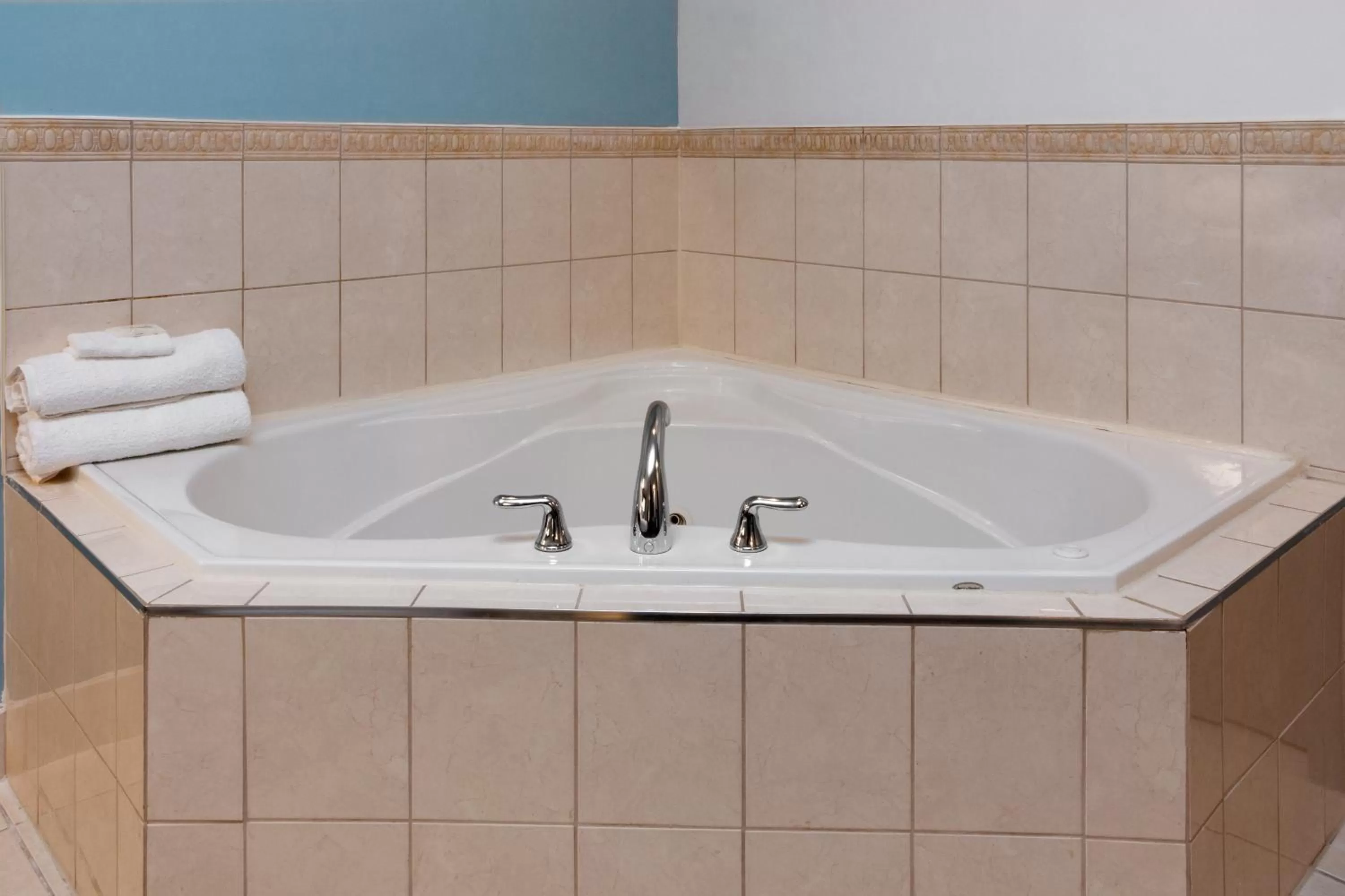 Premier Inn & Suites - Downtown Hamilton