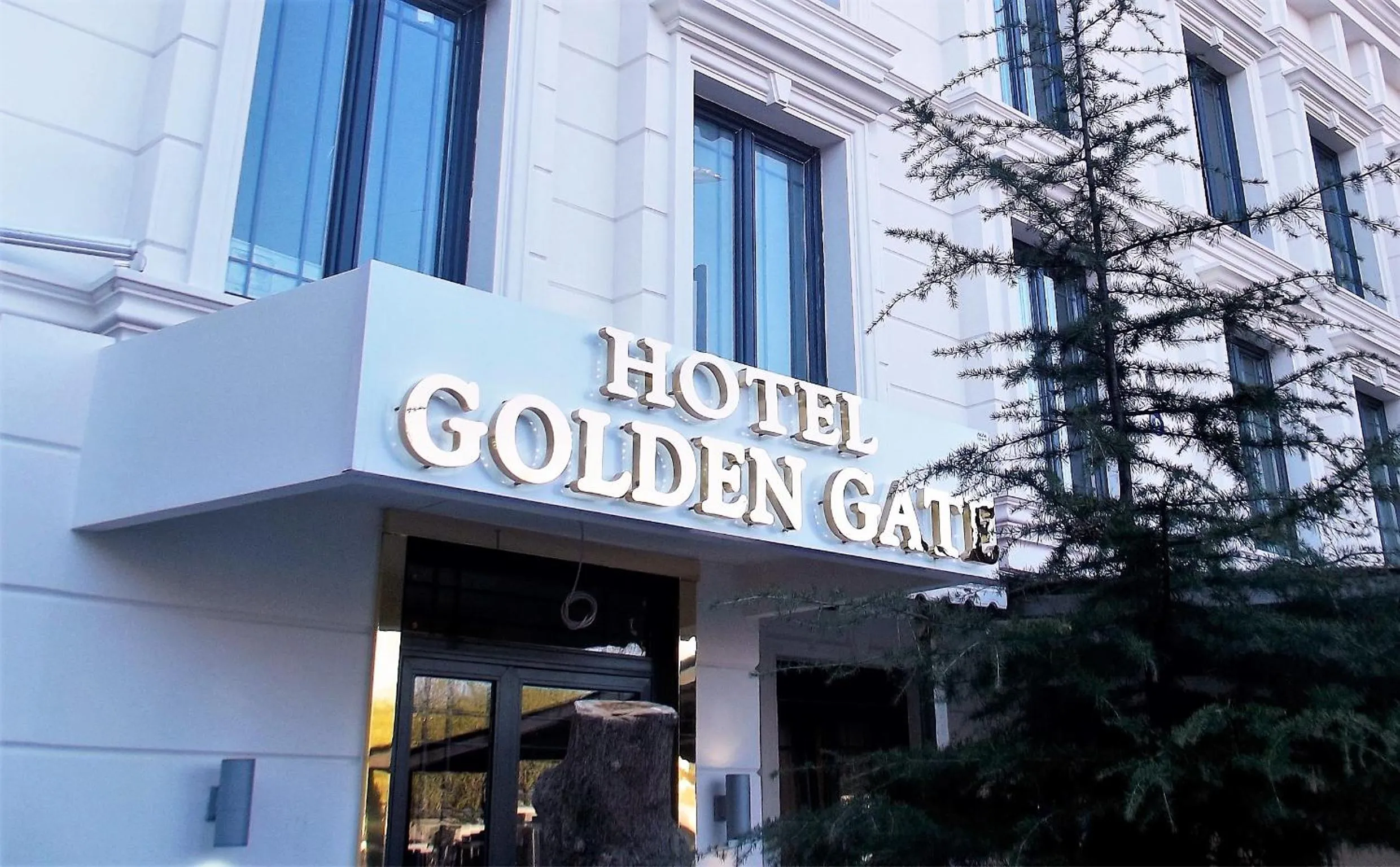 Property building in Golden Gate Hotel Topkapı