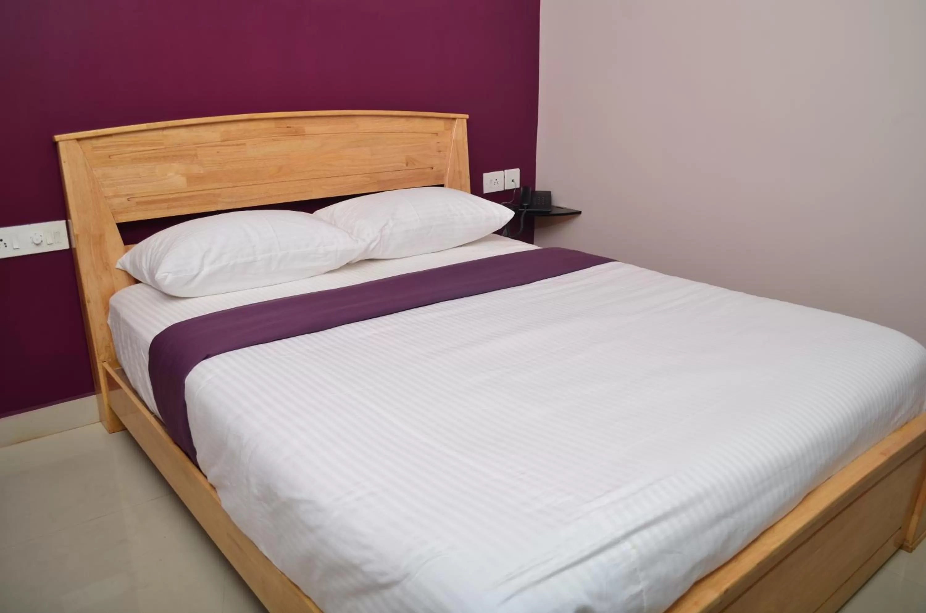 cot, Bed in The Mount Regency