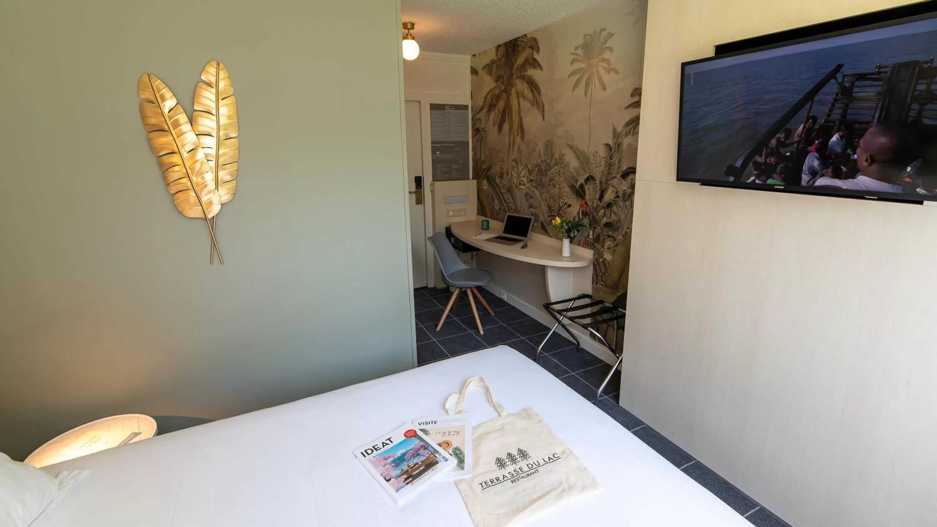 Property building in Best Western Hotel du Lac Dunkerque- Restaurant ouvert 7/7 midi et soir