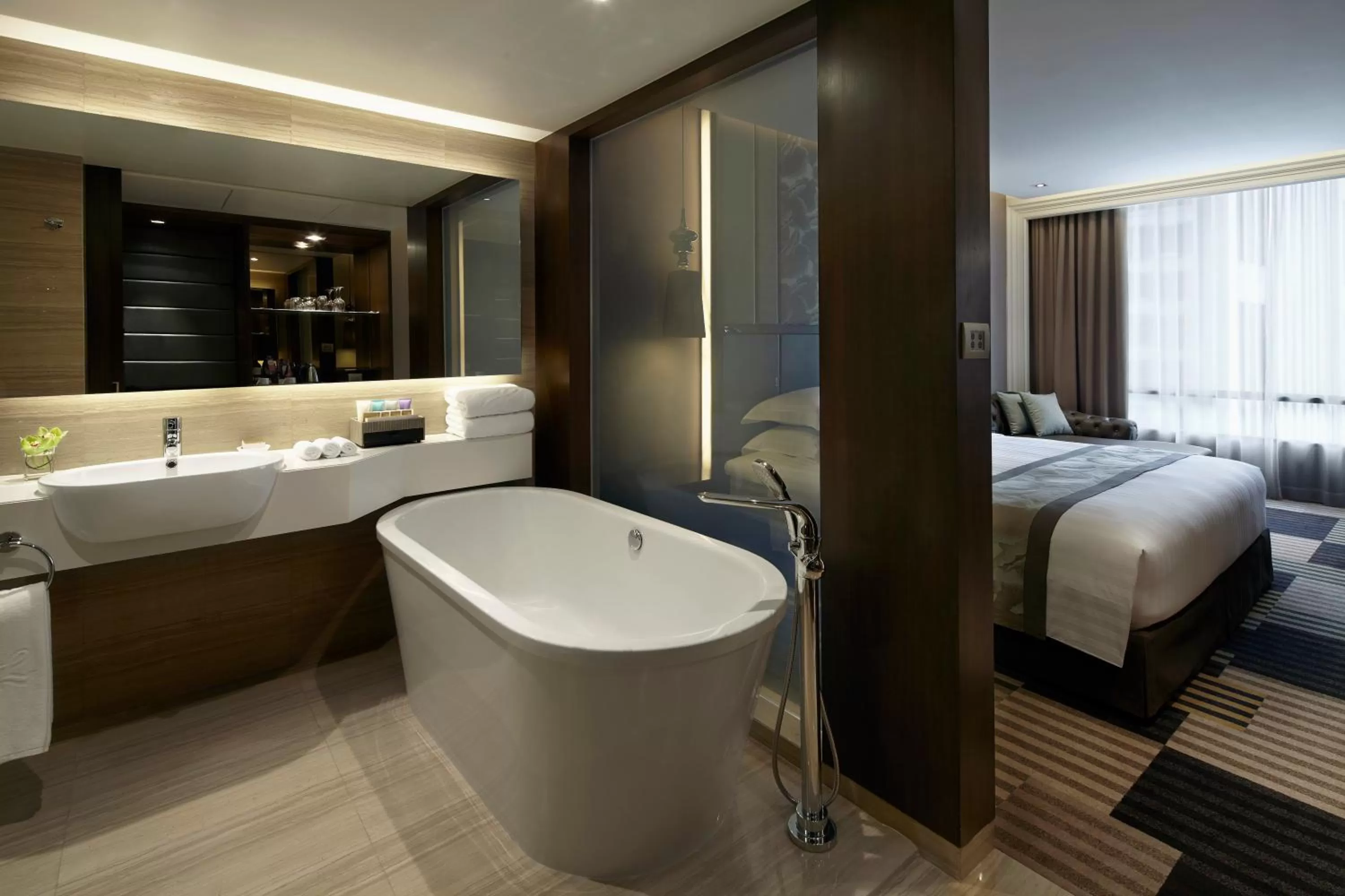 Bathroom, Bed in The Landmark Bangkok