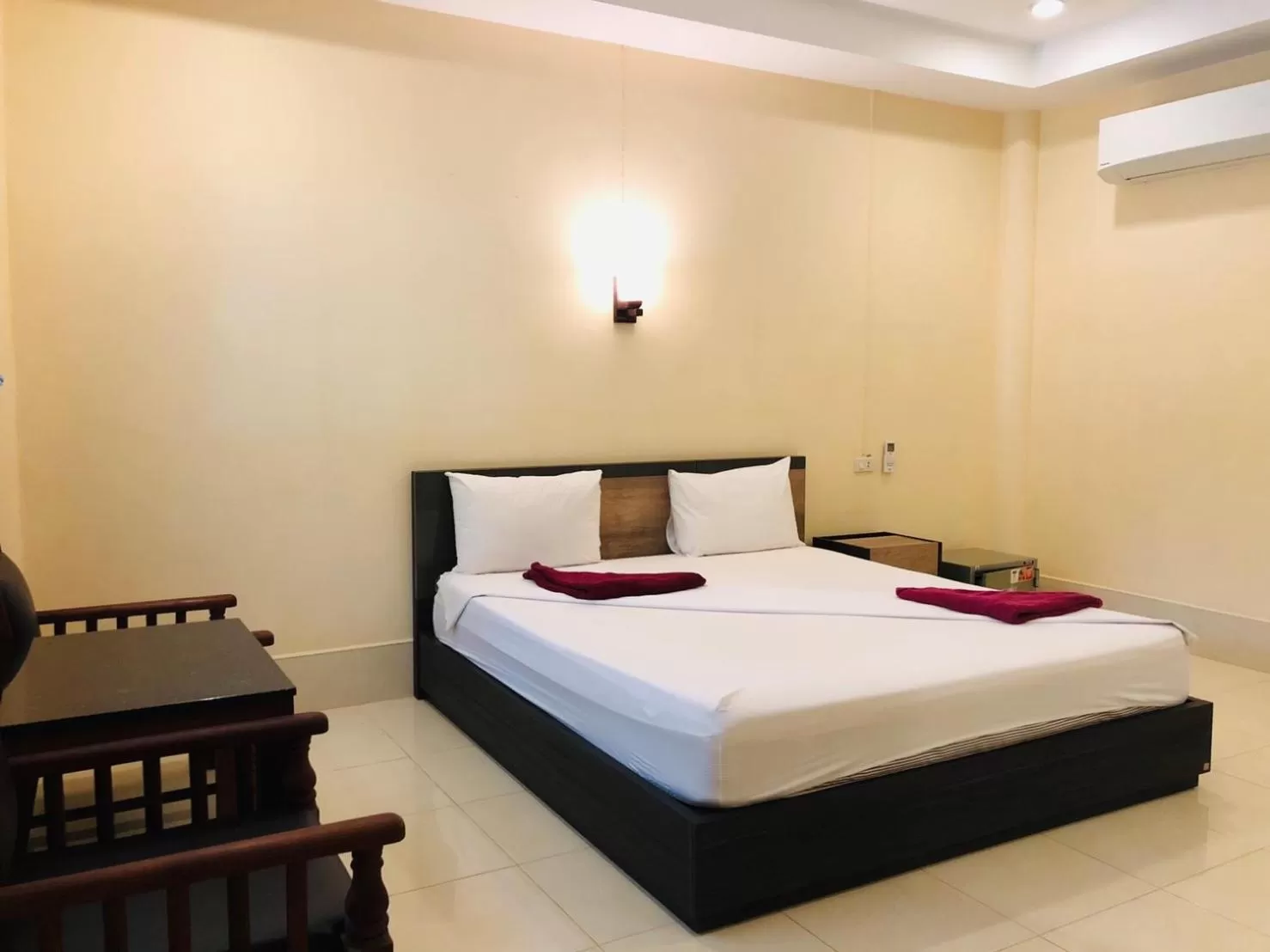 Bed in Ao Thong beach Resort