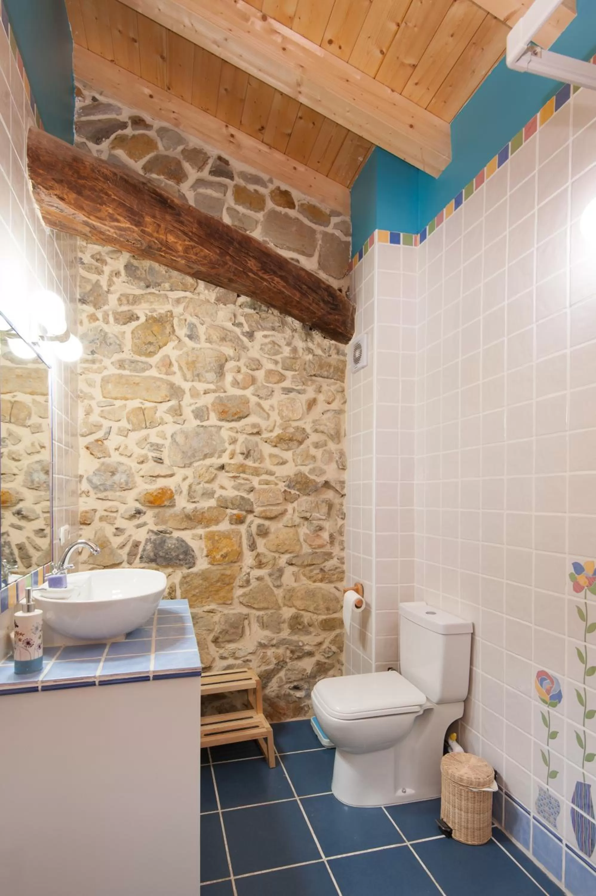 Toilet in Eguzki B&B