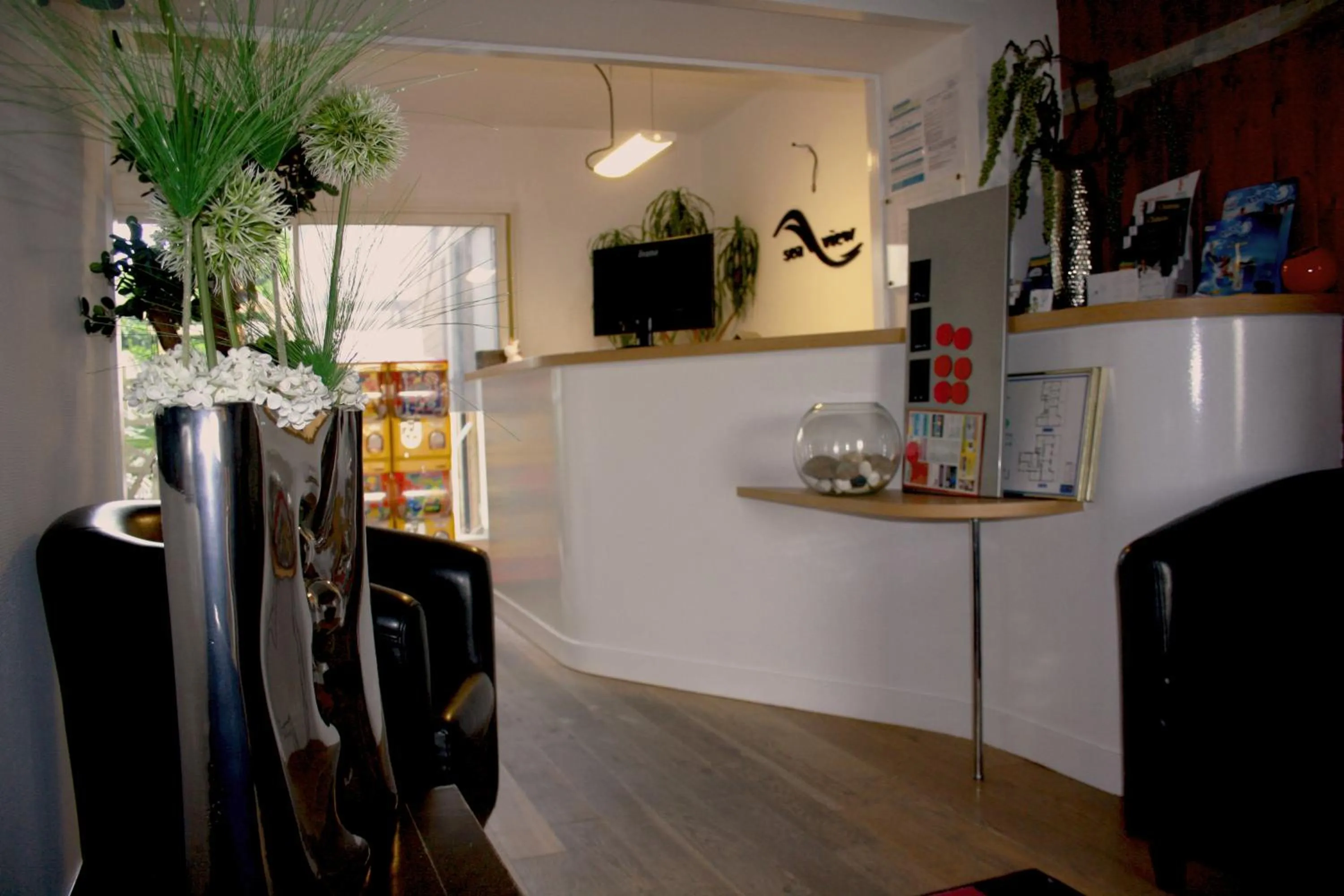 Lobby or reception in Logis Hôtel Sea View