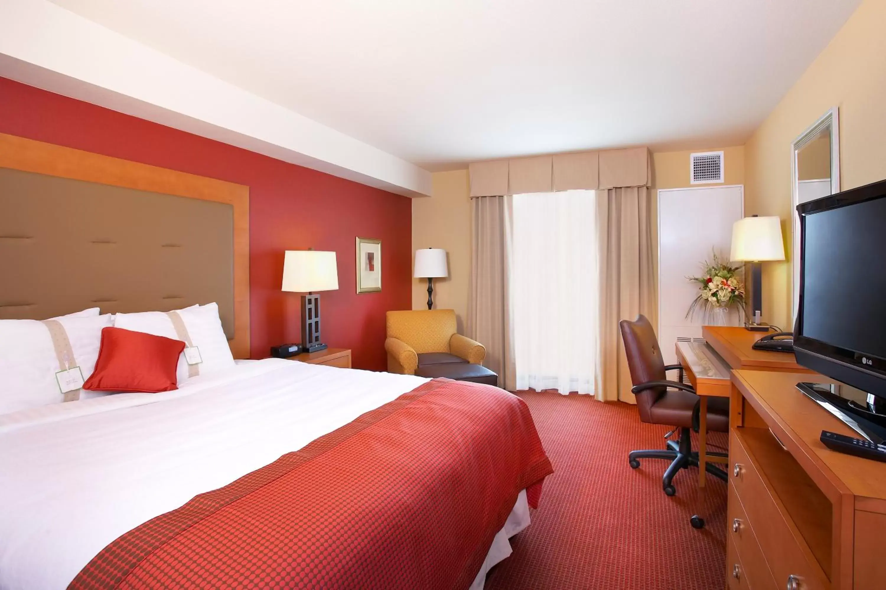 King Room - Hearing Accessible - Roll-in Shower in Holiday Inn Oakland Airport by IHG King Room - Hearing Accessible - Roll-in Shower in Holiday Inn Oakland Airport by IHG